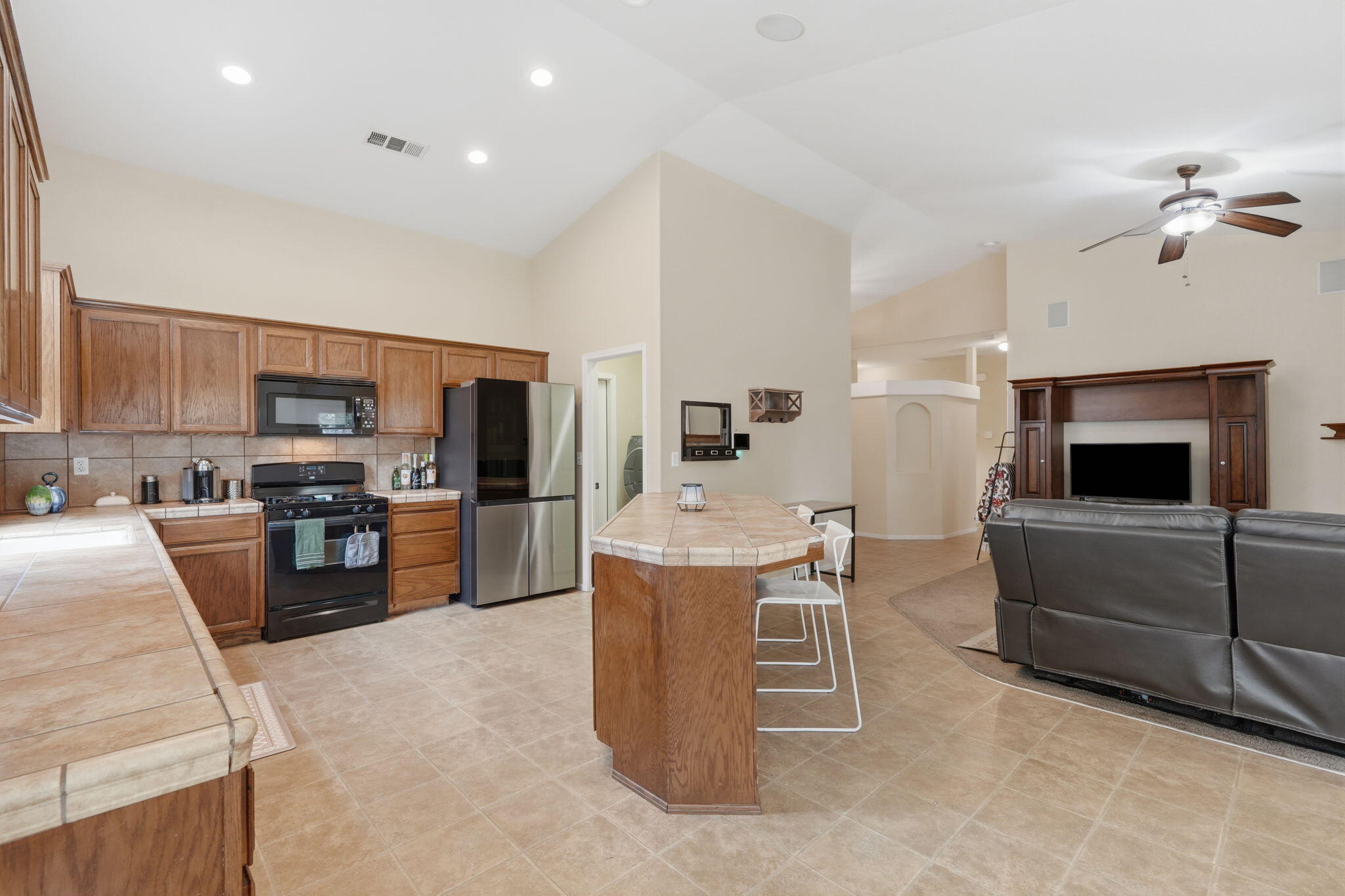4225 W Ceres Ct, Visalia, CA 93291