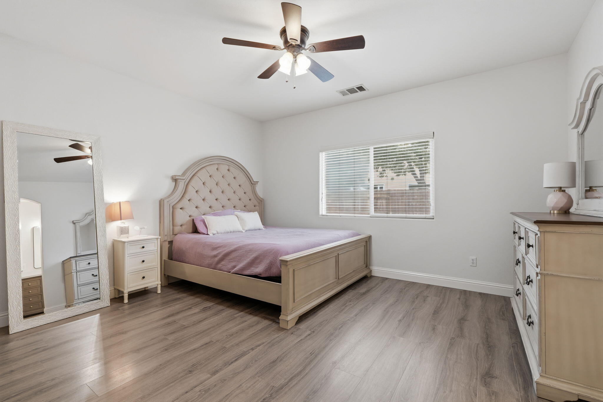 4225 W Ceres Ct, Visalia, CA 93291