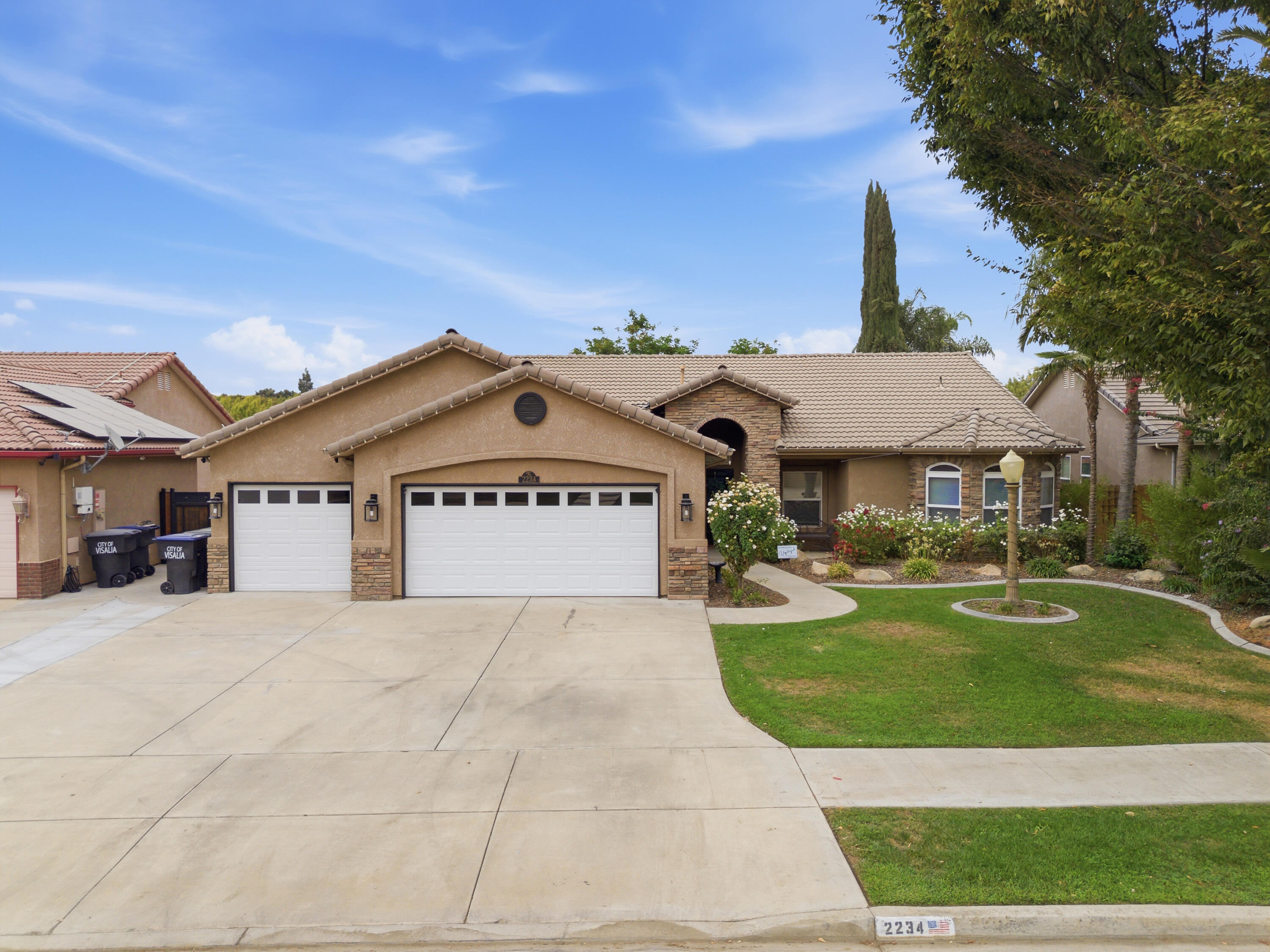 2234 N Carson Ct, Visalia, CA 93291