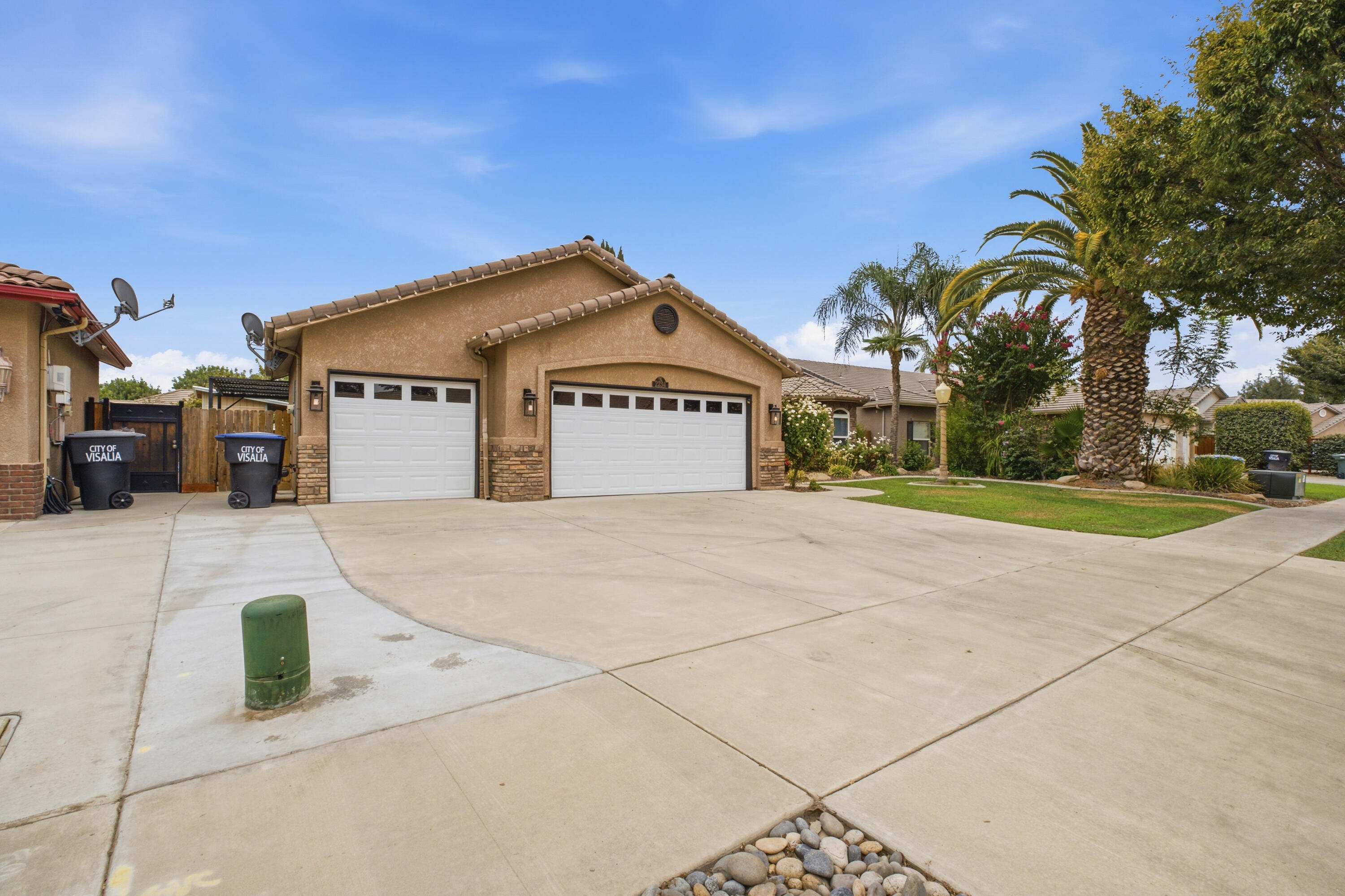 2234 N Carson Ct, Visalia, CA 93291
