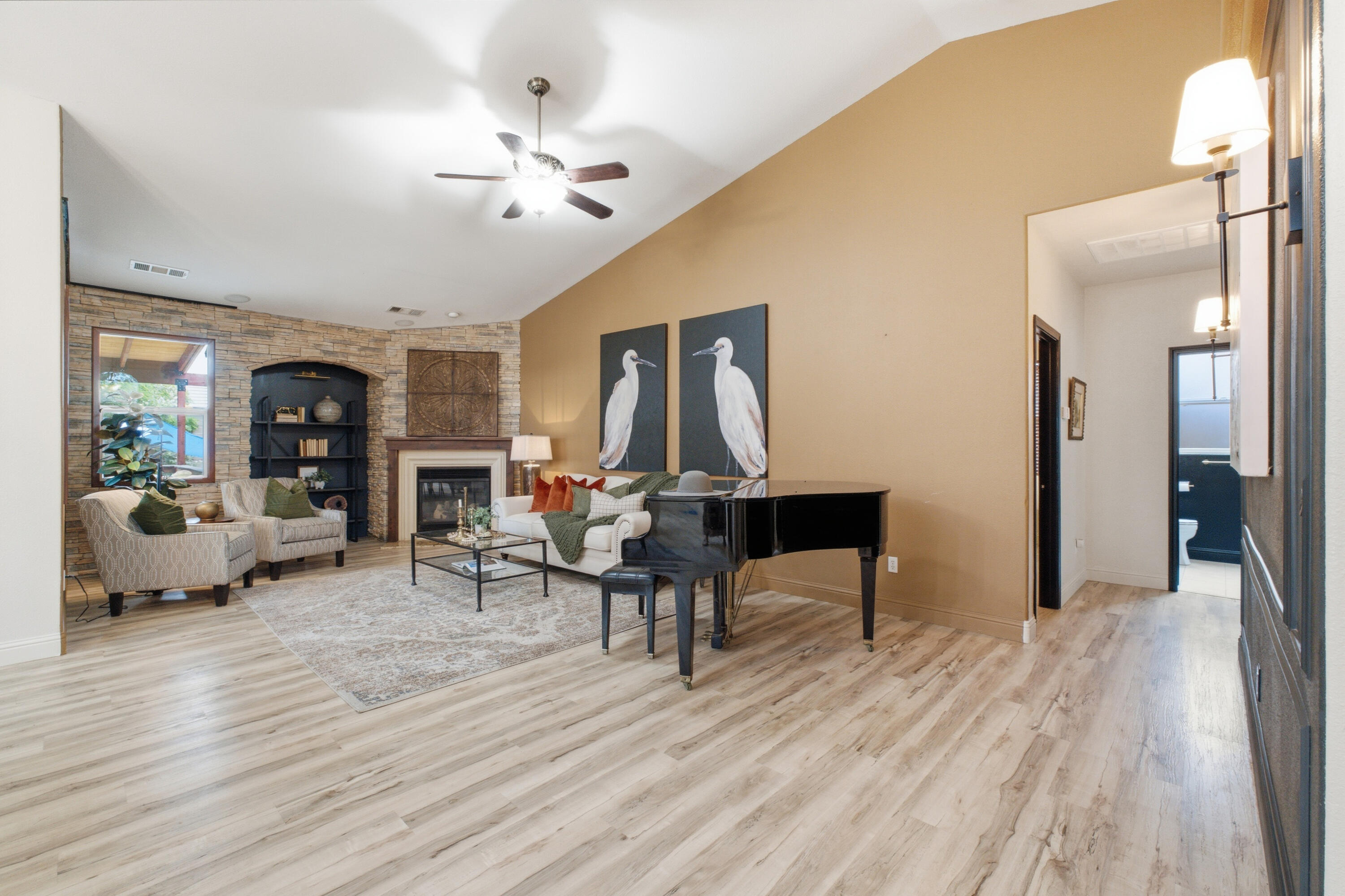 2234 N Carson Ct, Visalia, CA 93291