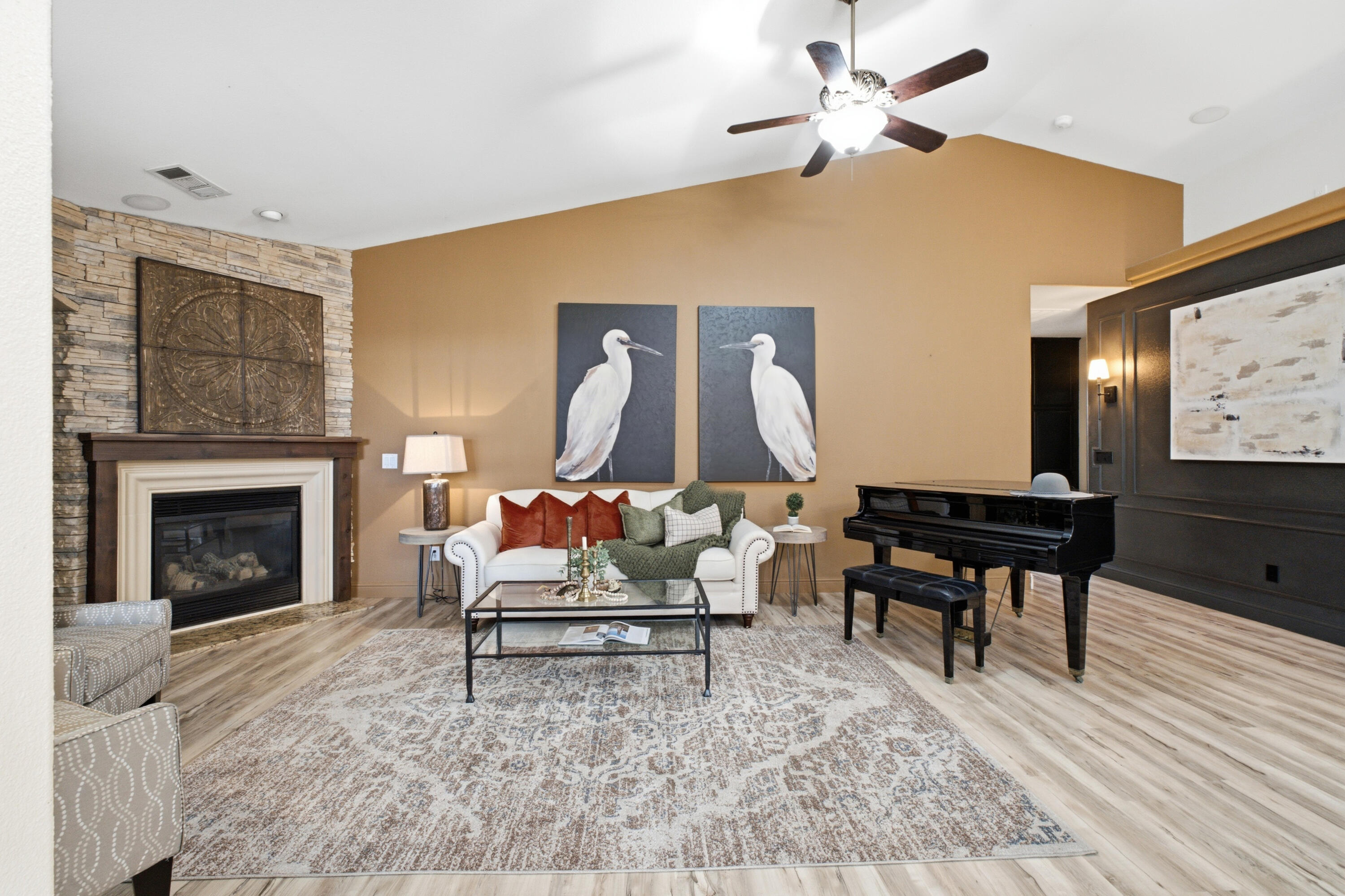 2234 N Carson Ct, Visalia, CA 93291