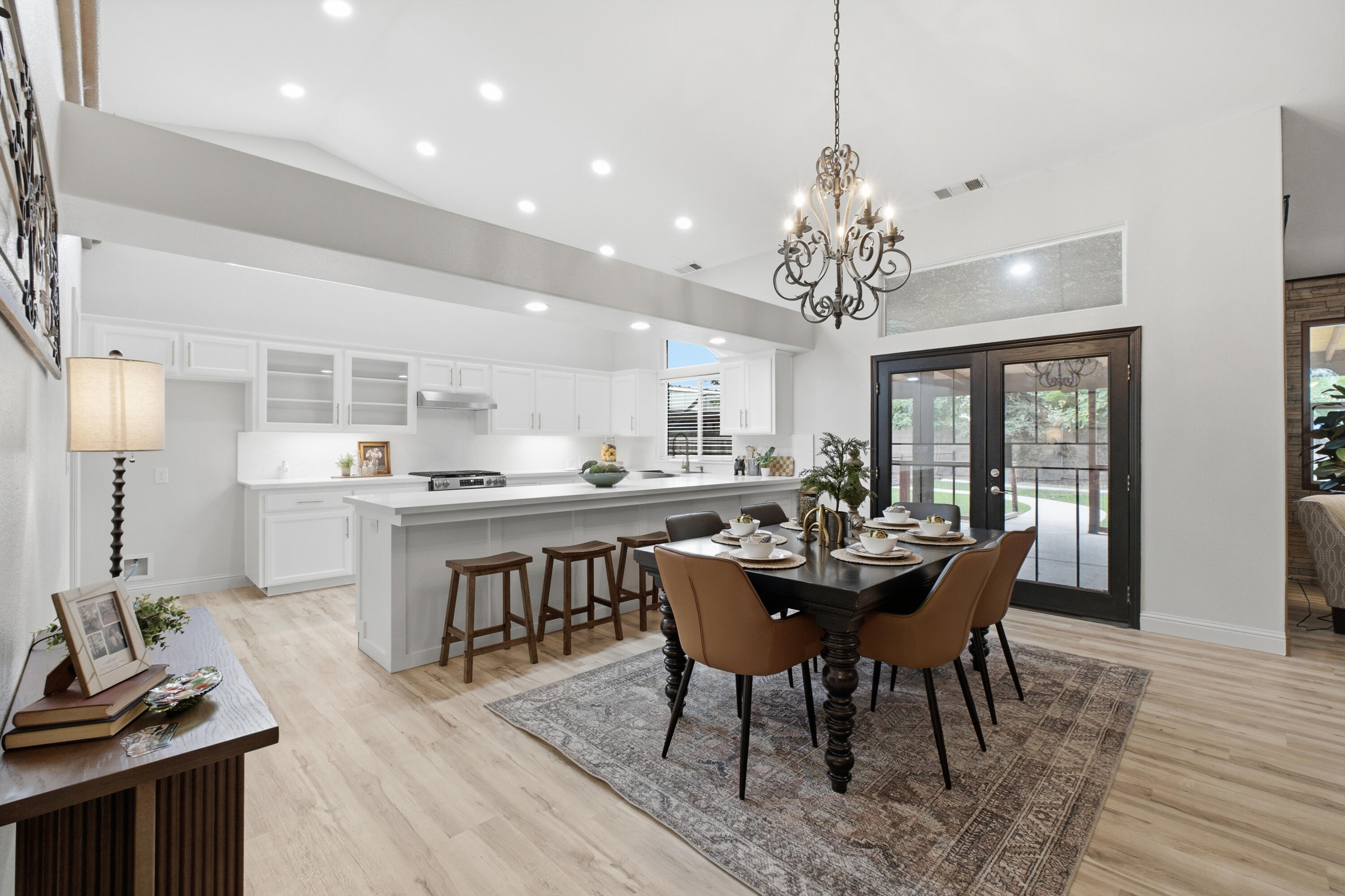 2234 N Carson Ct, Visalia, CA 93291