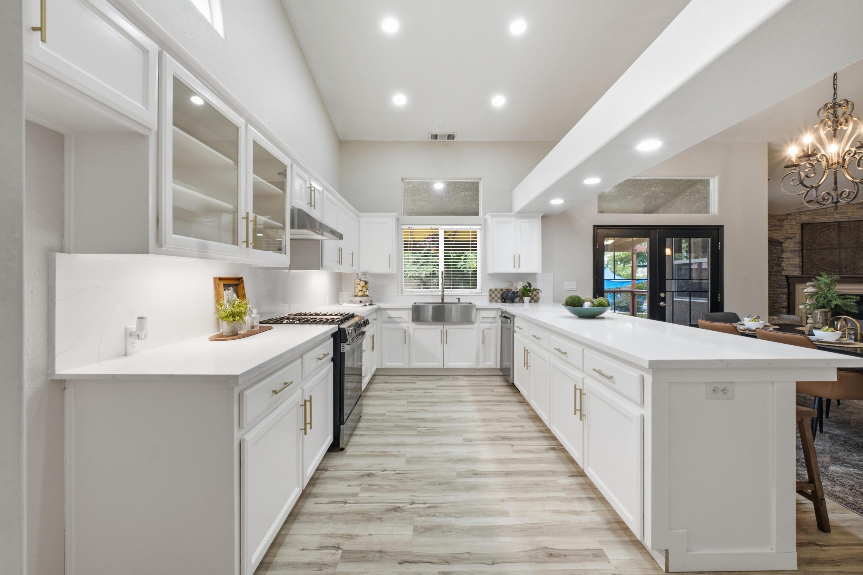 2234 N Carson Ct, Visalia, CA 93291