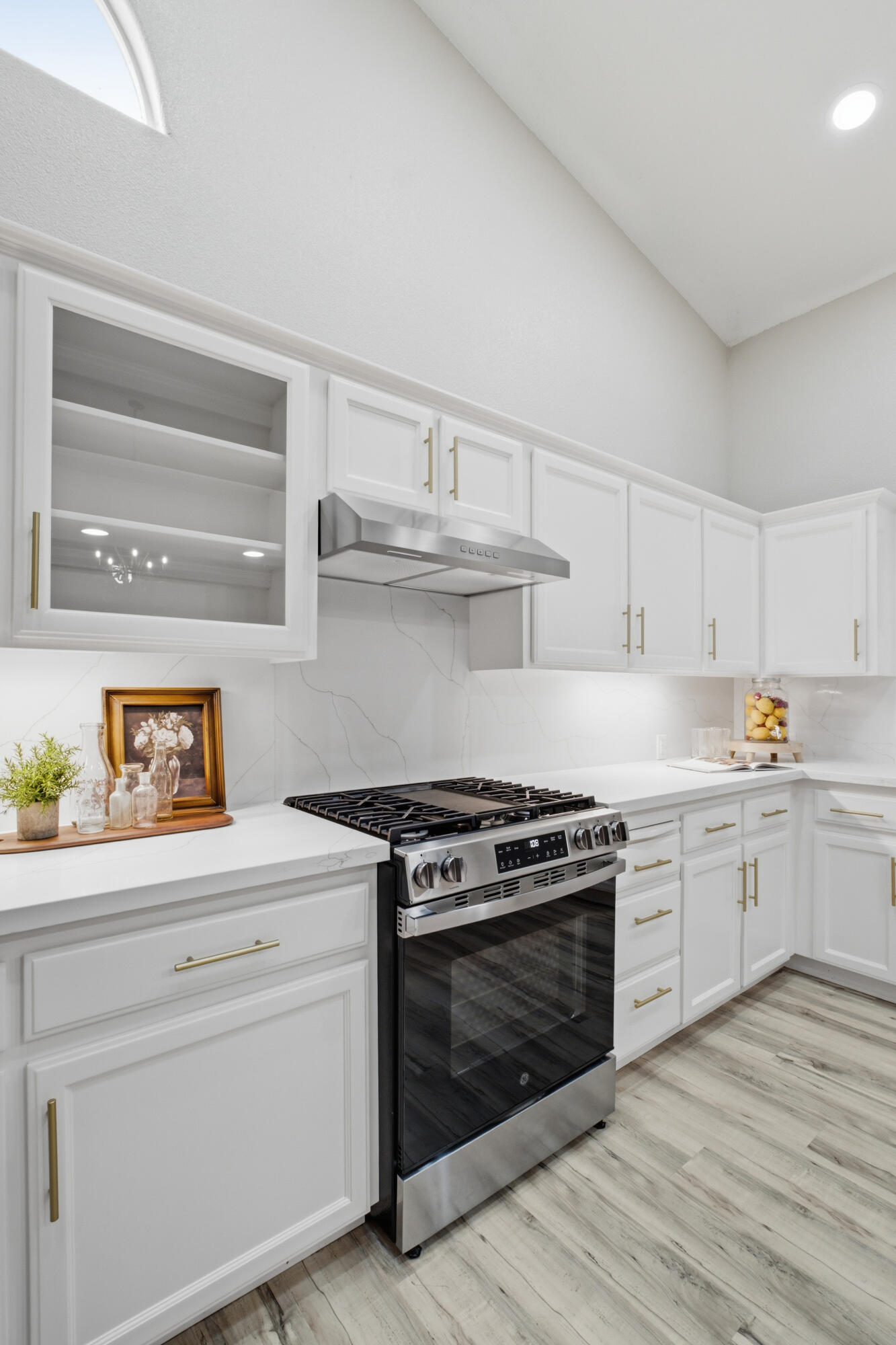 2234 N Carson Ct, Visalia, CA 93291