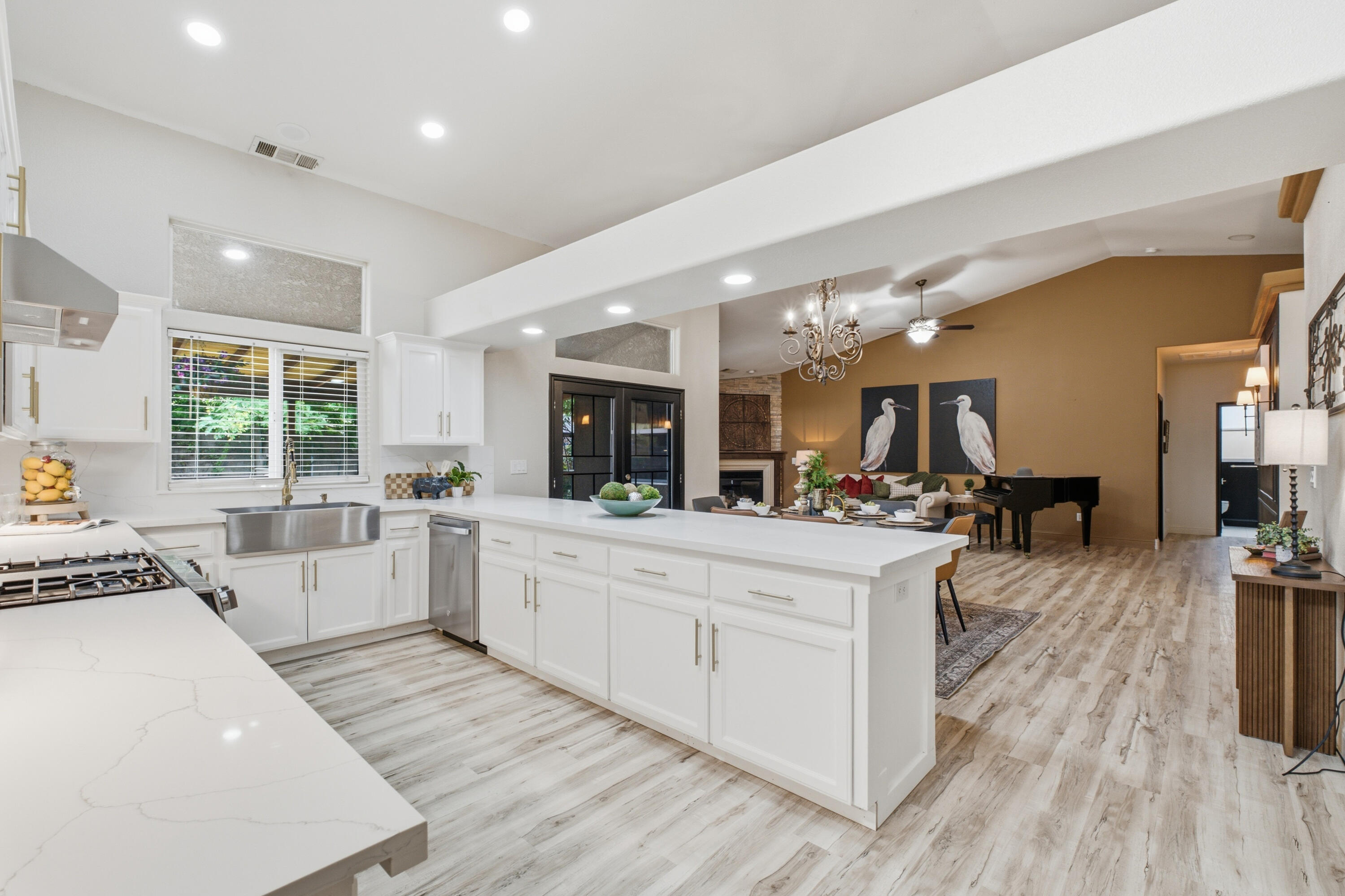 2234 N Carson Ct, Visalia, CA 93291