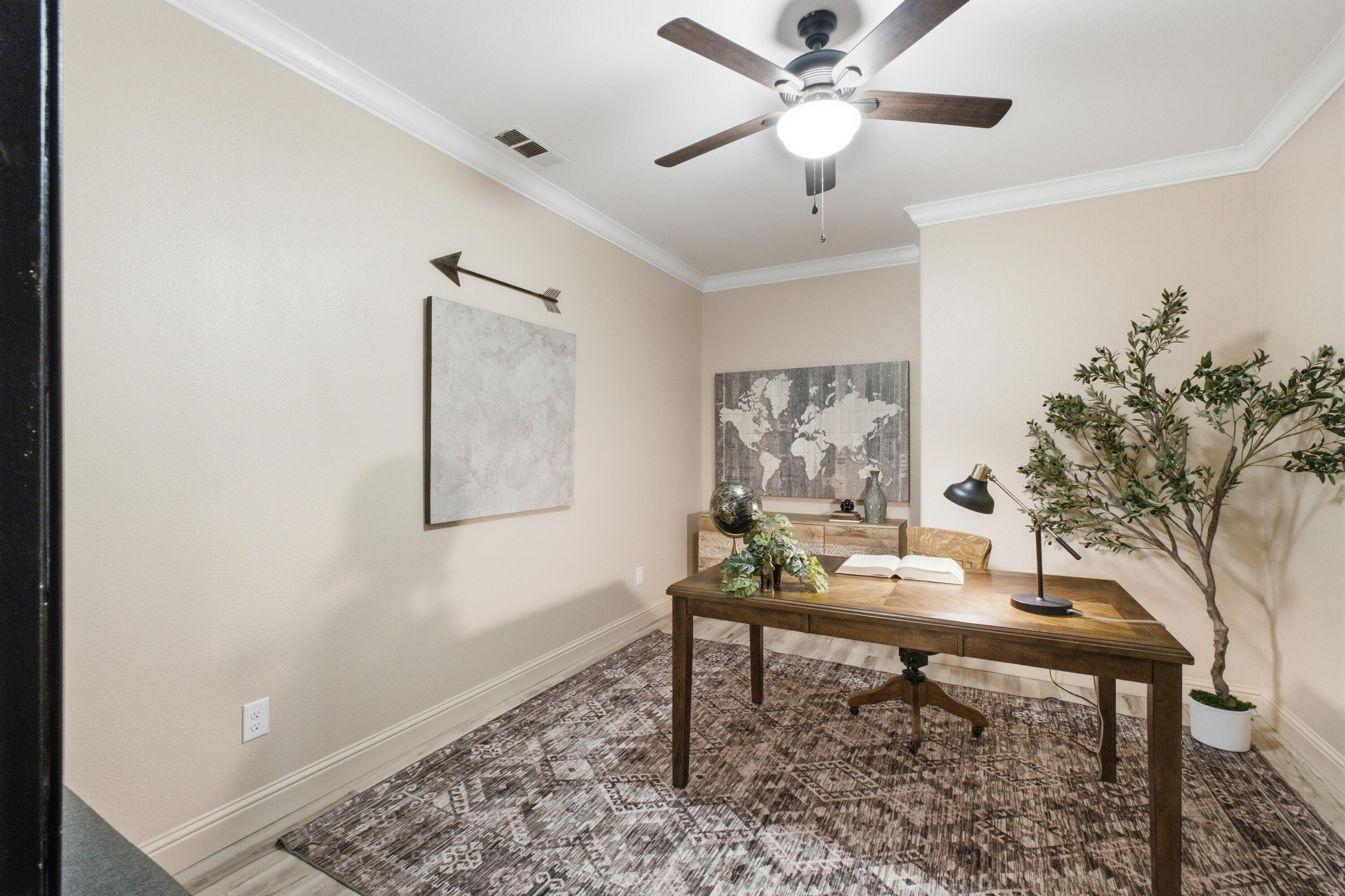 2234 N Carson Ct, Visalia, CA 93291