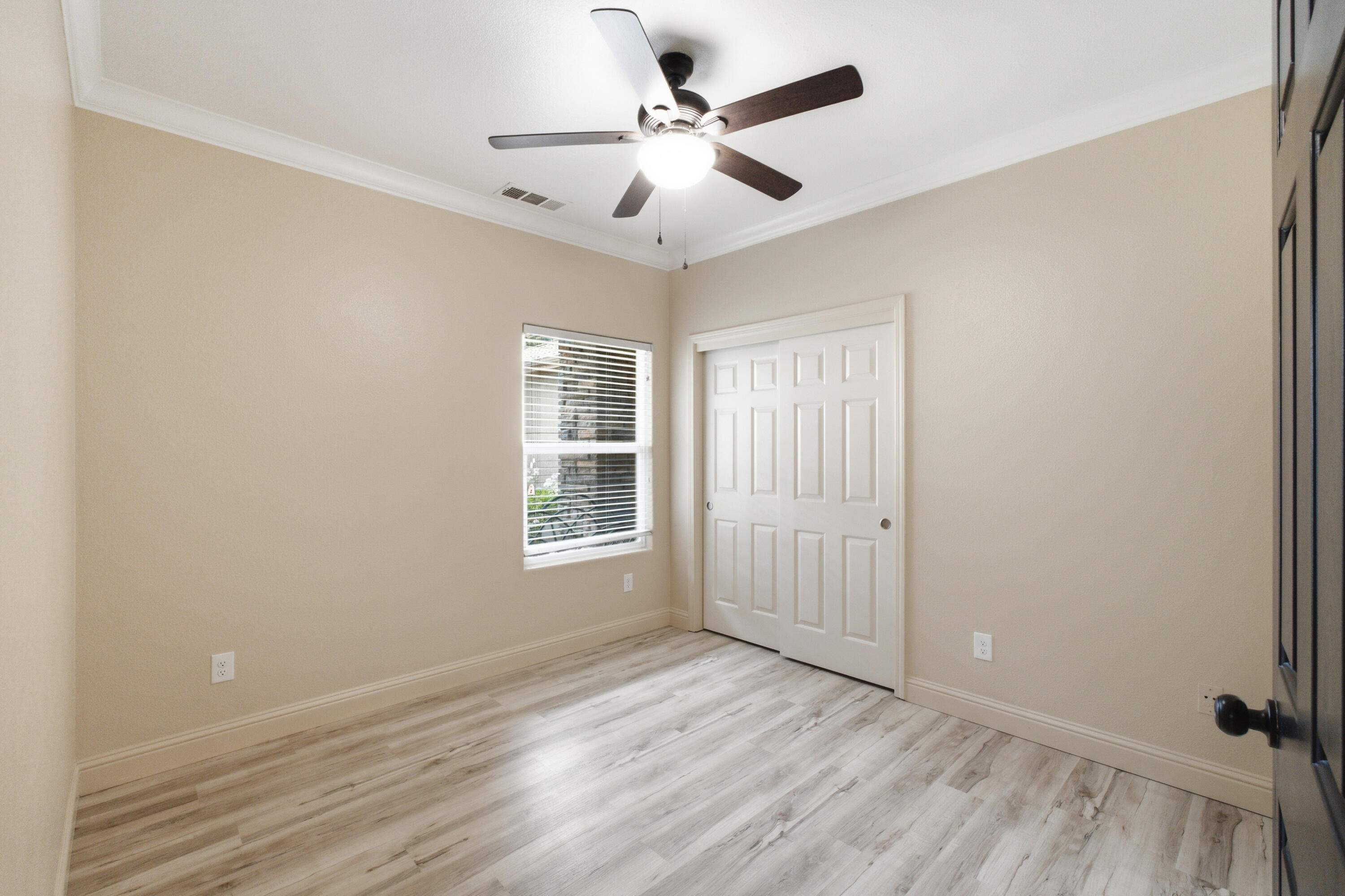 2234 N Carson Ct, Visalia, CA 93291