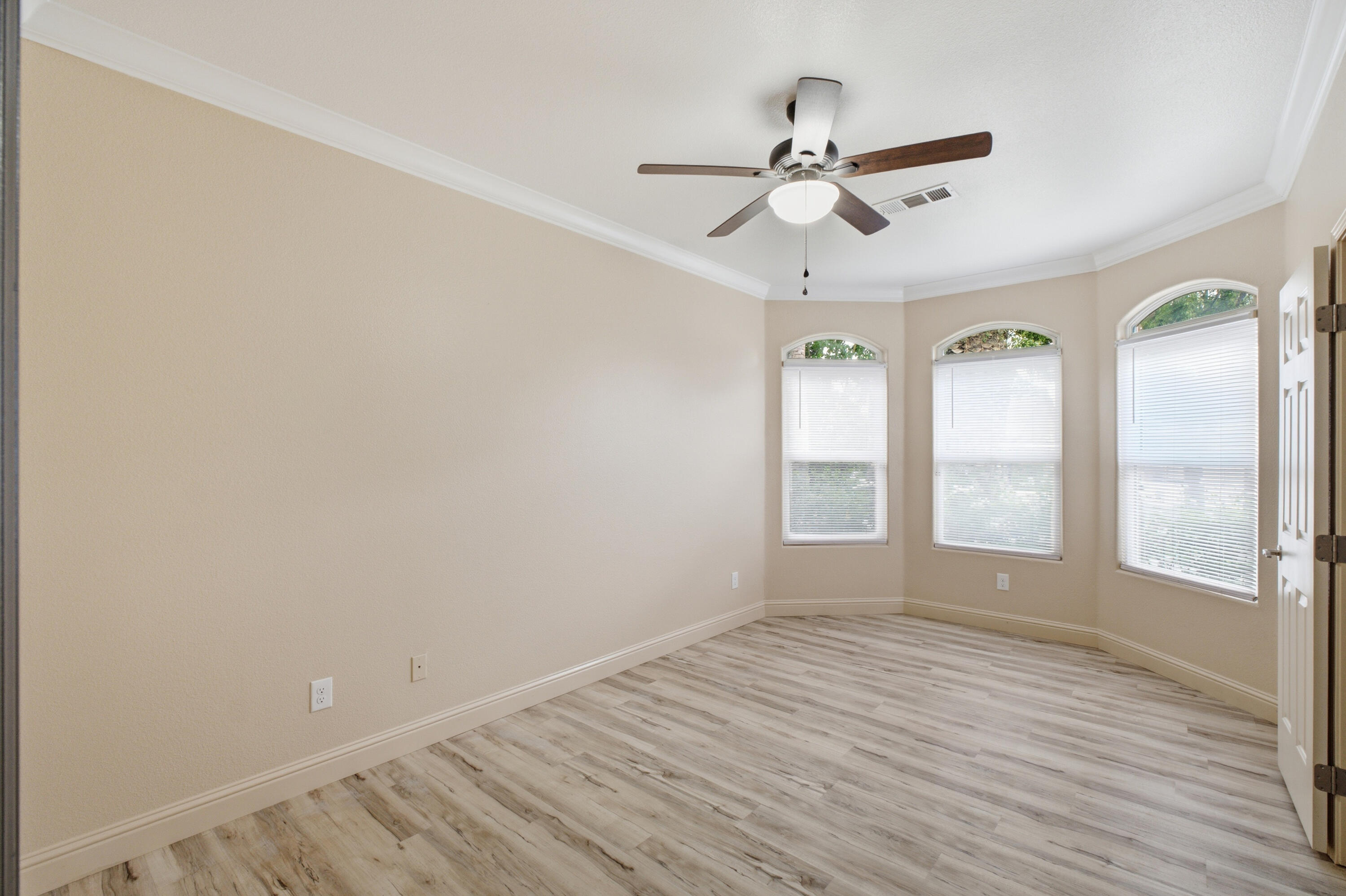 2234 N Carson Ct, Visalia, CA 93291