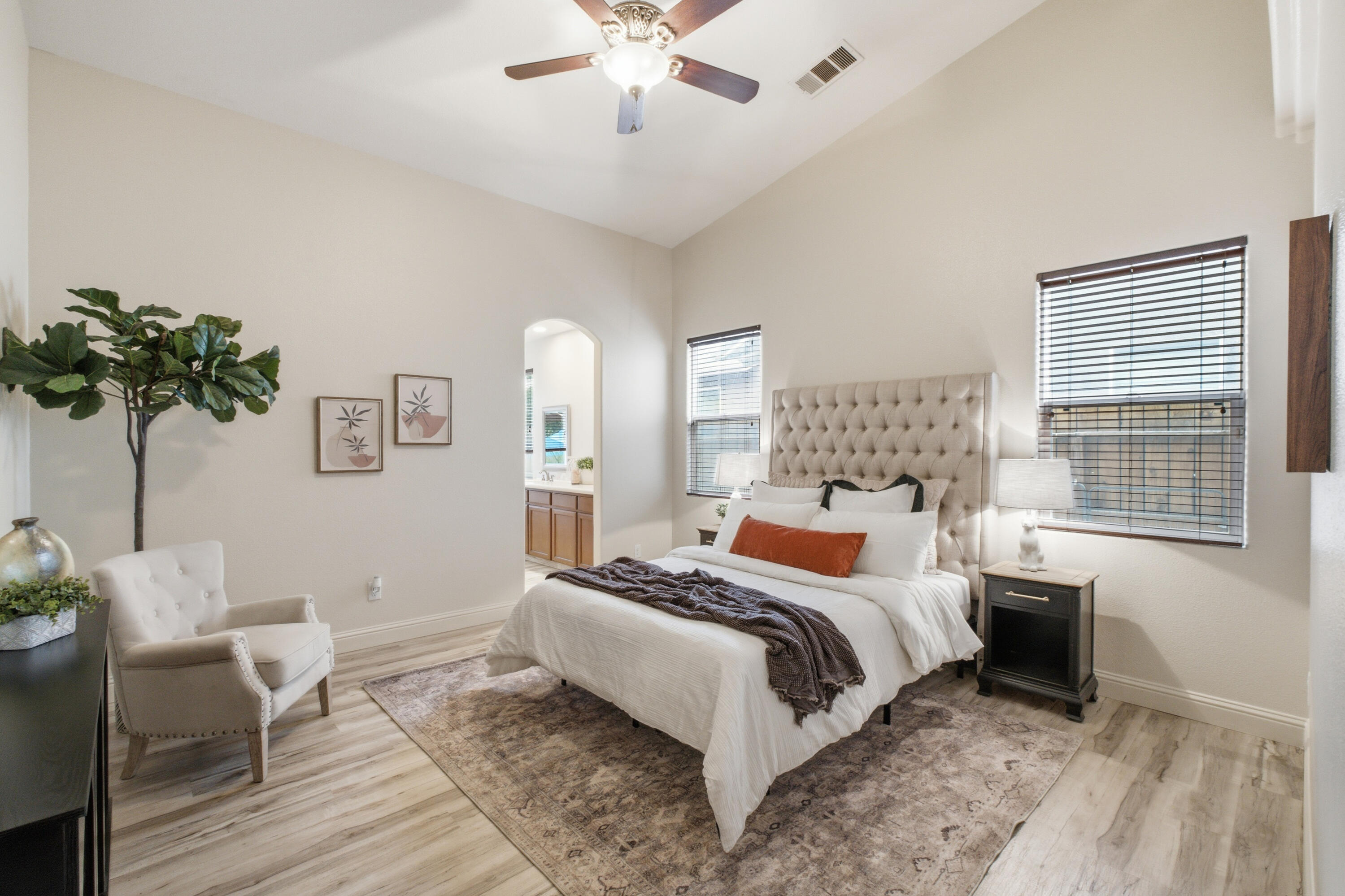 2234 N Carson Ct, Visalia, CA 93291