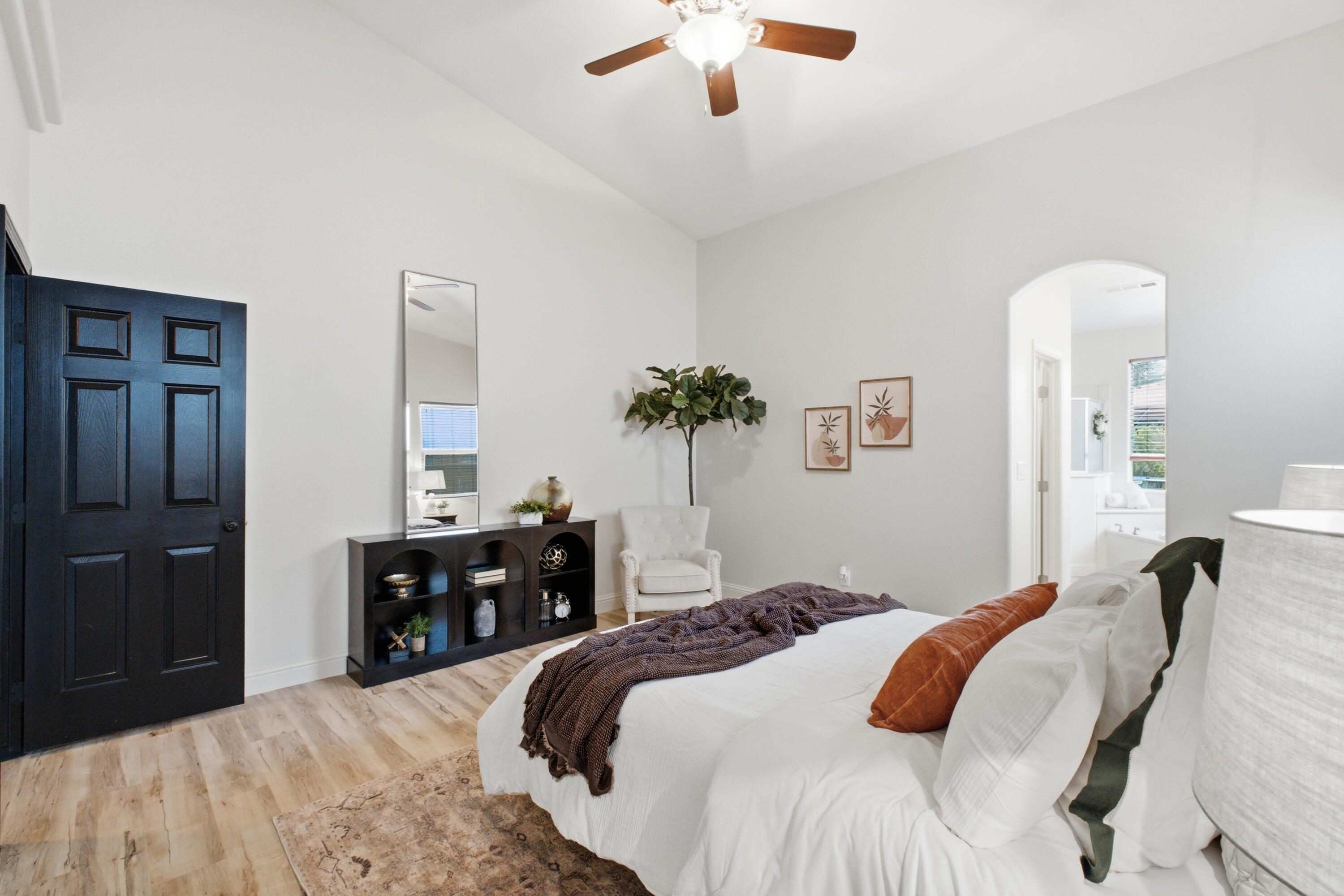 2234 N Carson Ct, Visalia, CA 93291