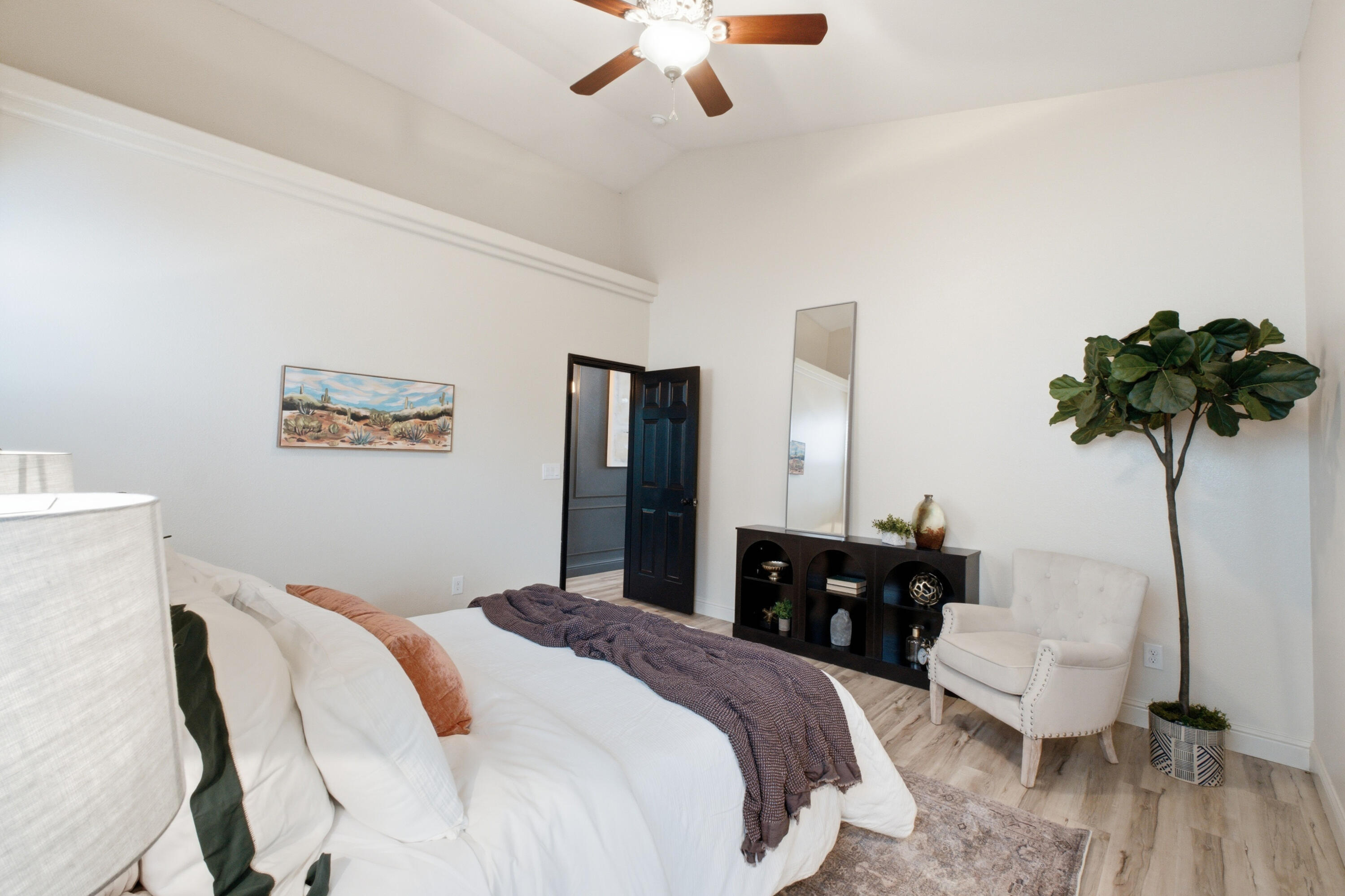 2234 N Carson Ct, Visalia, CA 93291