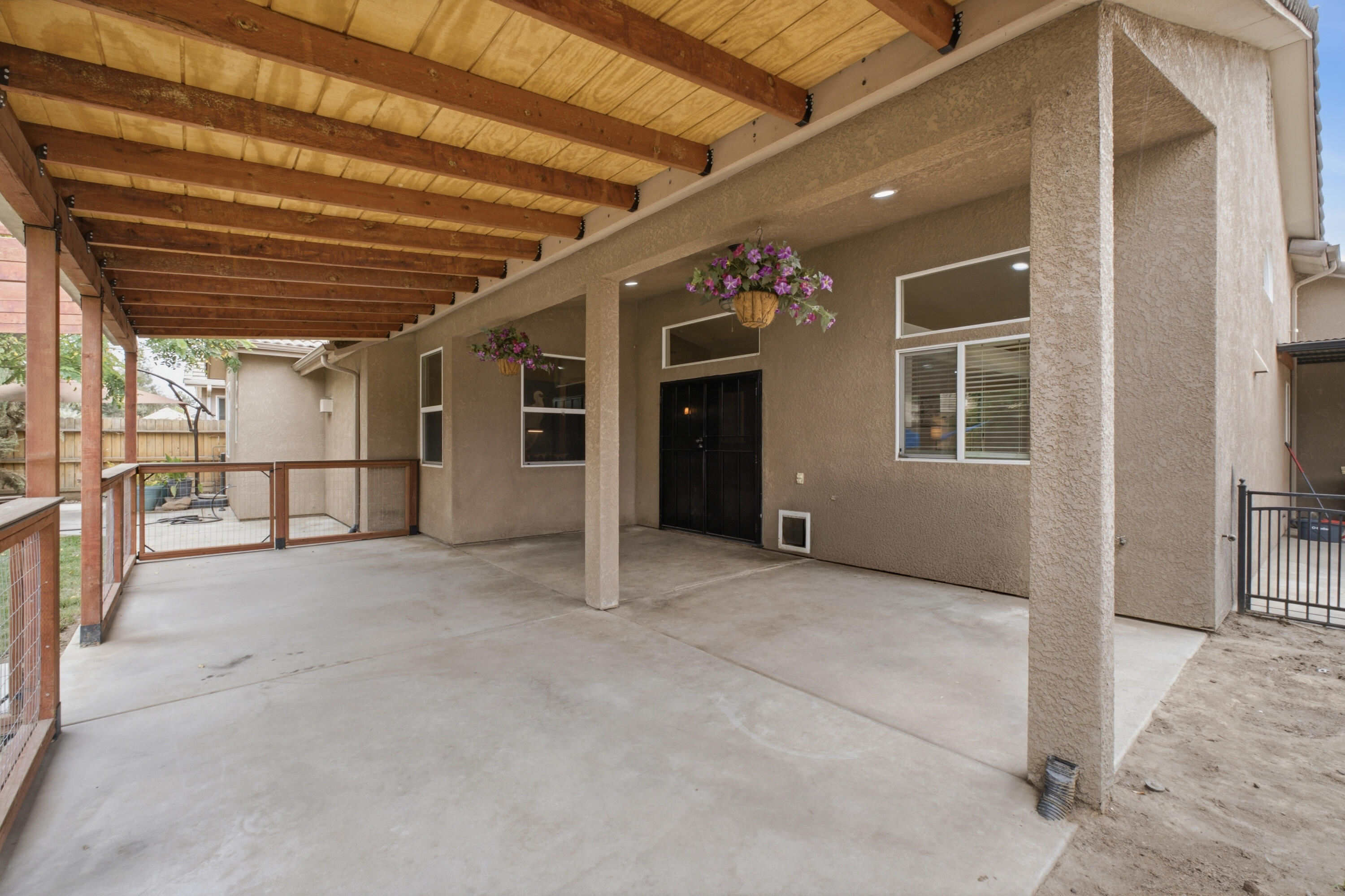 2234 N Carson Ct, Visalia, CA 93291