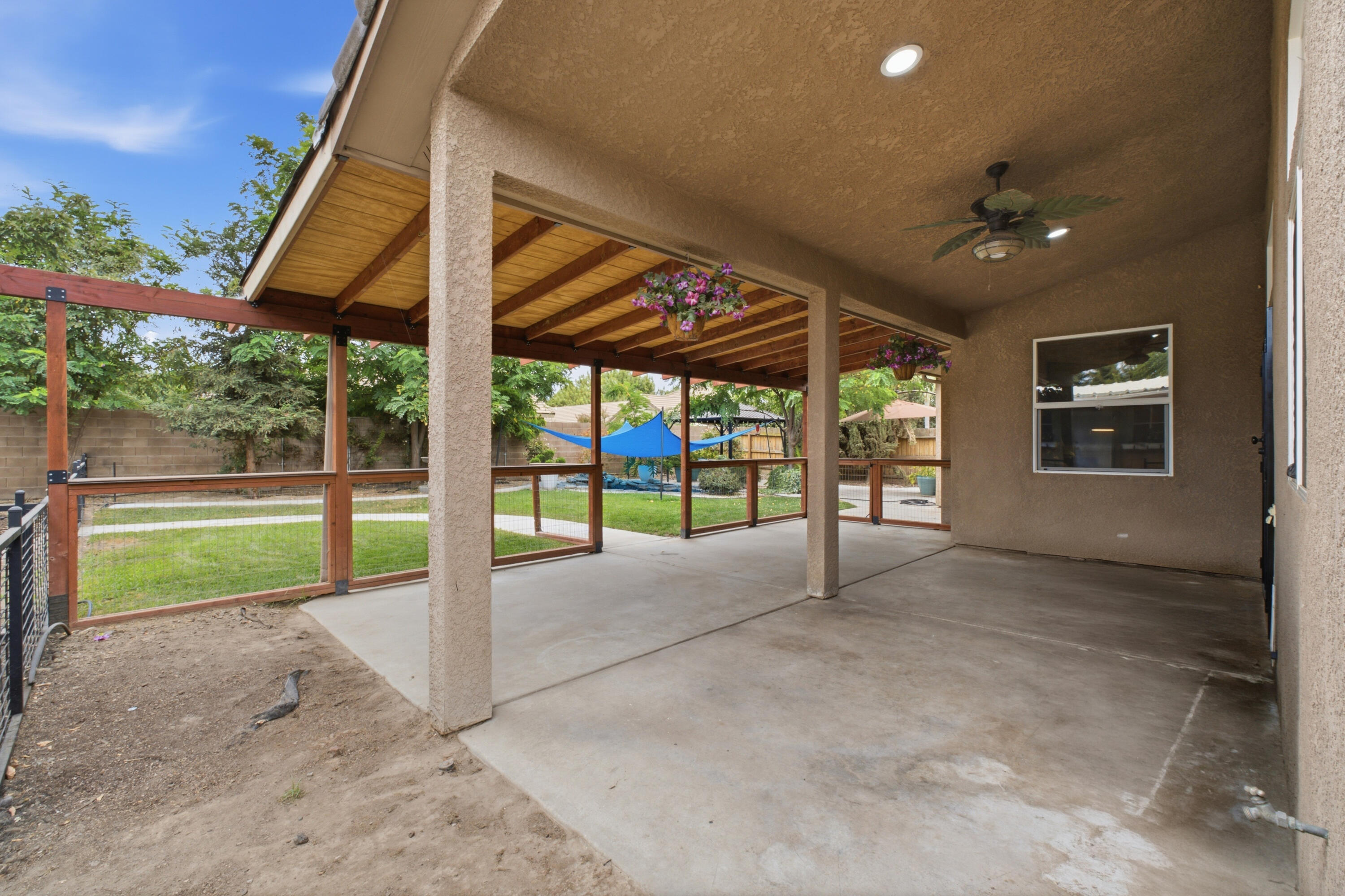 2234 N Carson Ct, Visalia, CA 93291