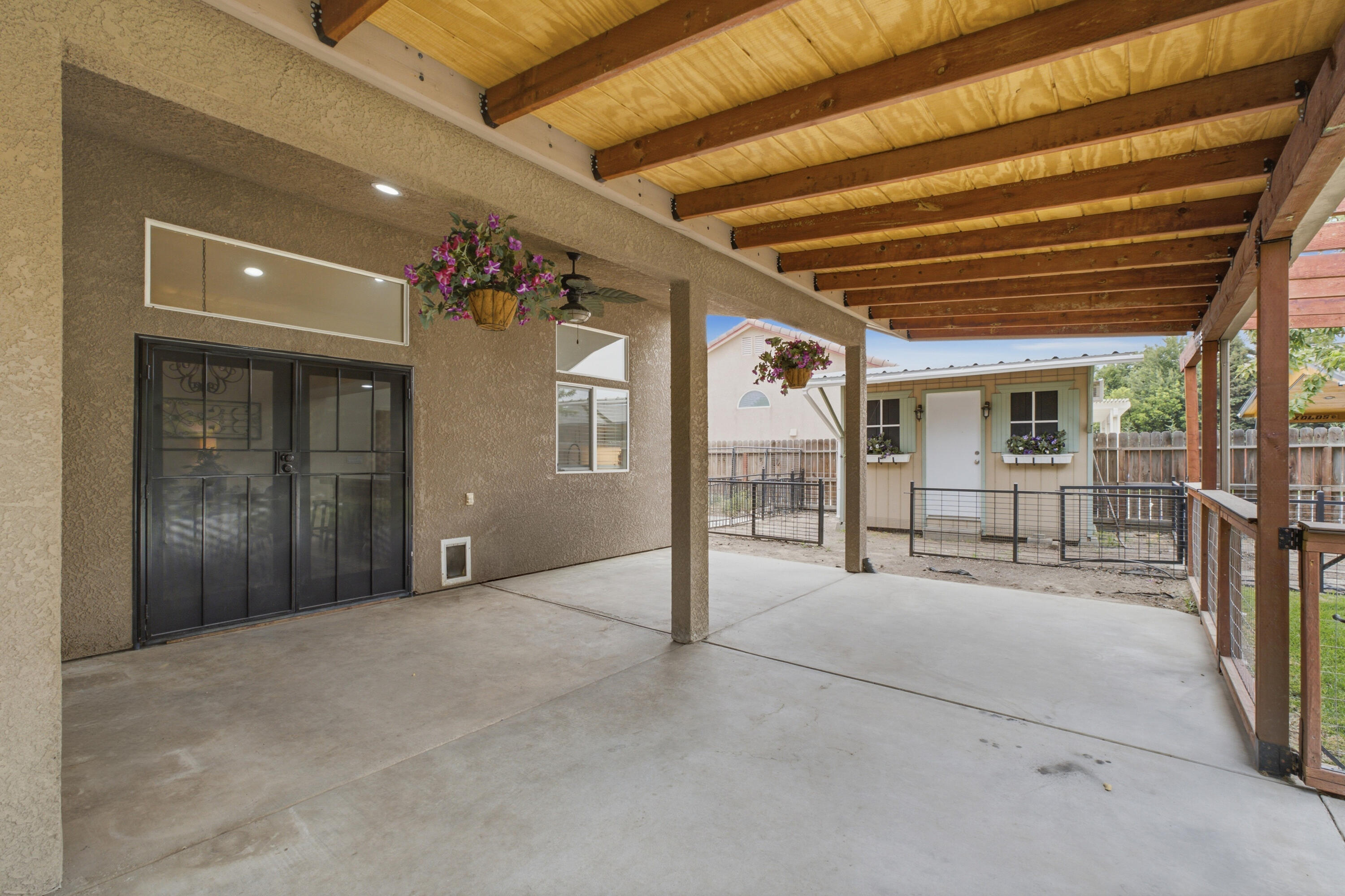 2234 N Carson Ct, Visalia, CA 93291