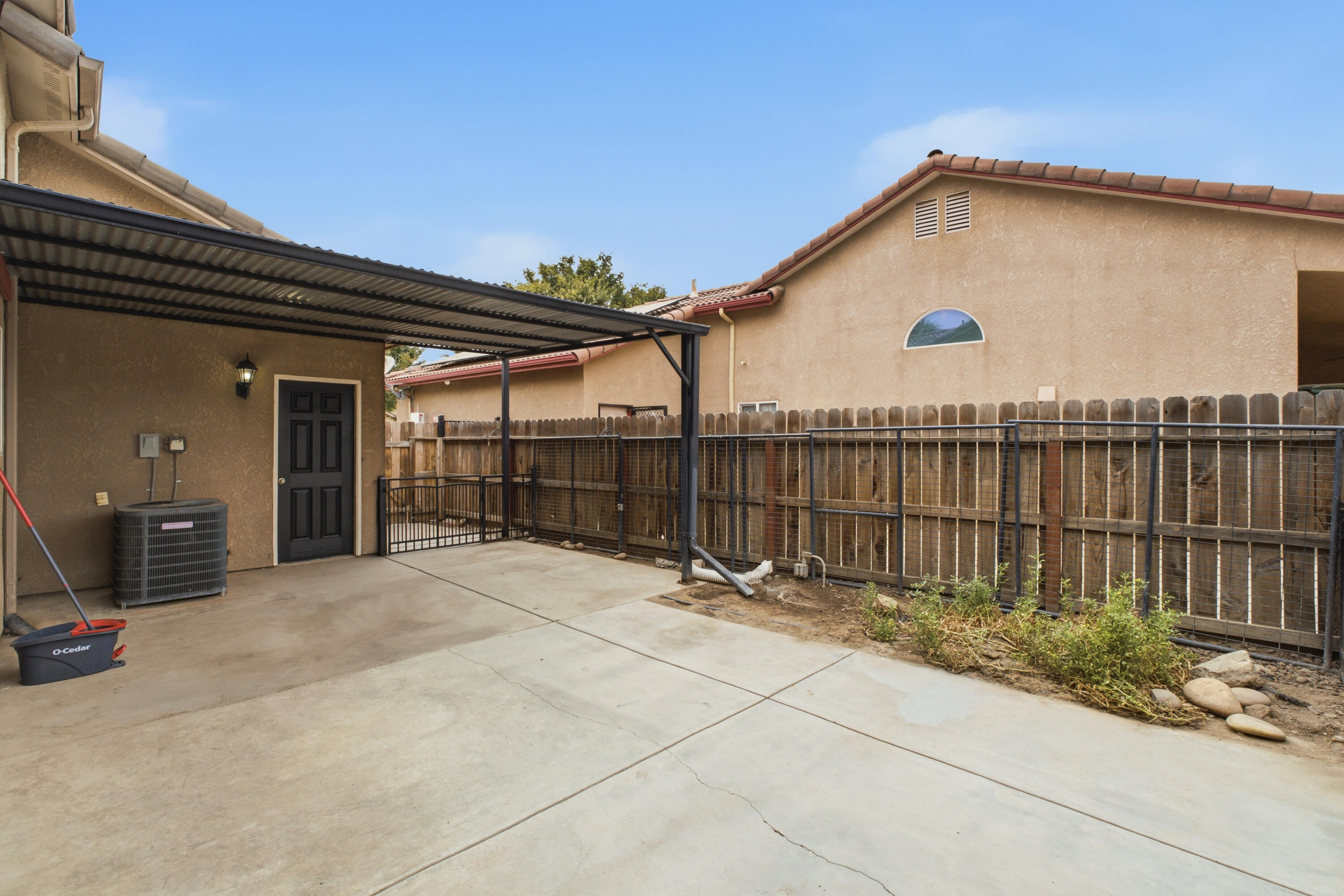 2234 N Carson Ct, Visalia, CA 93291