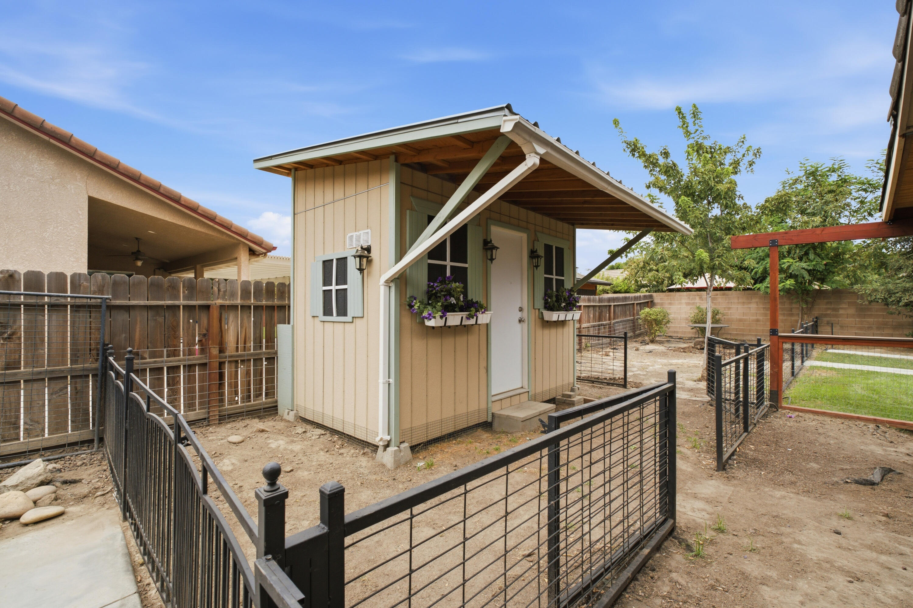 2234 N Carson Ct, Visalia, CA 93291
