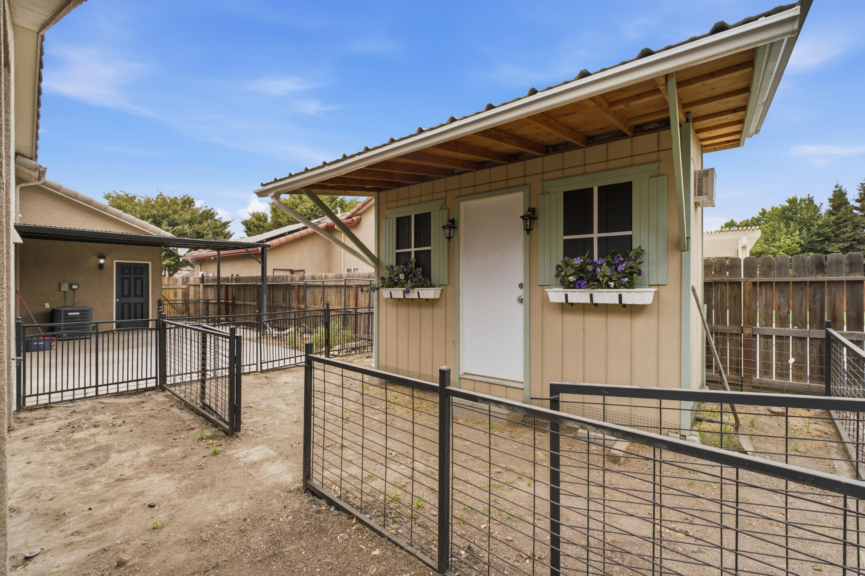 2234 N Carson Ct, Visalia, CA 93291
