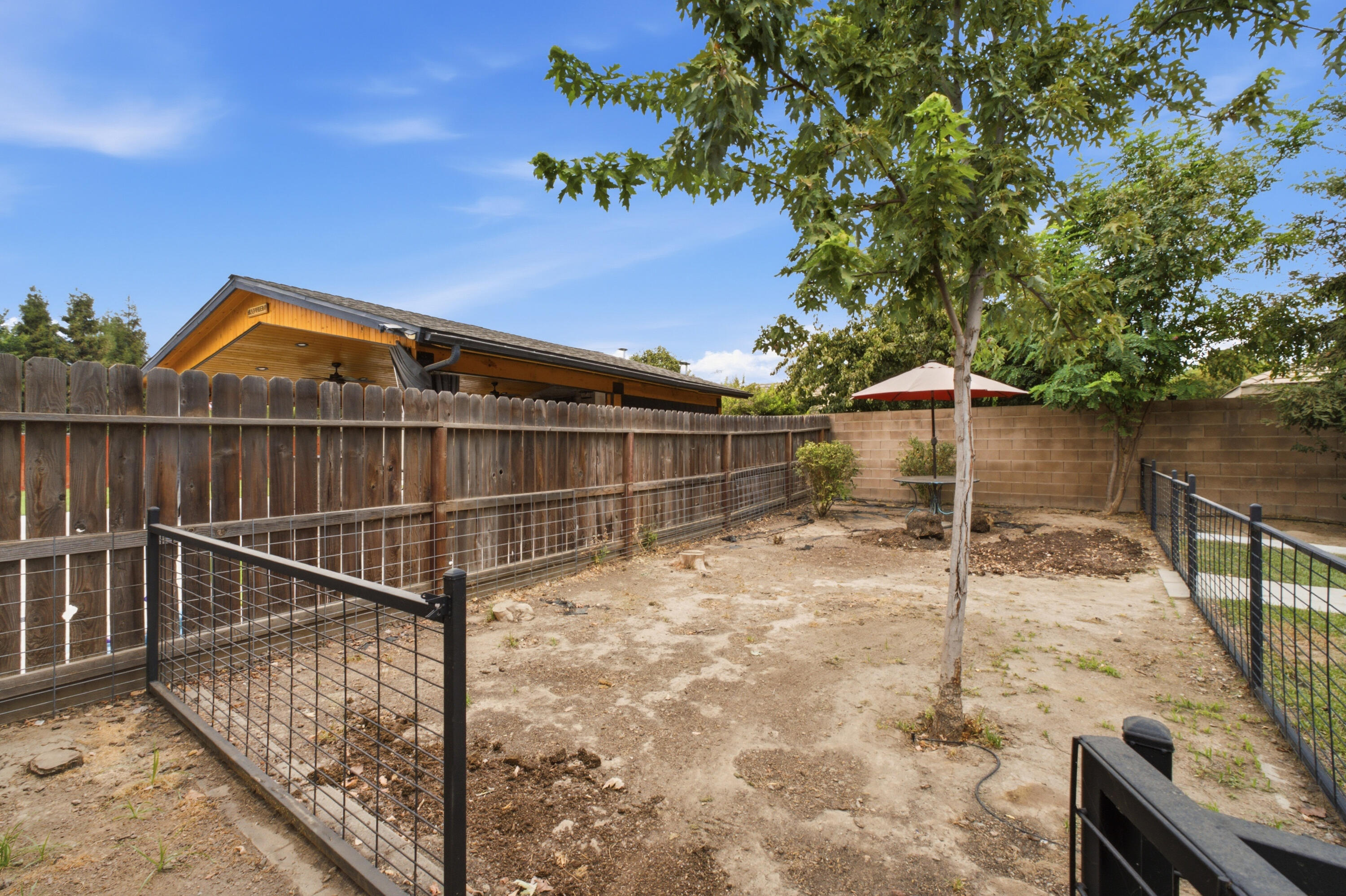 2234 N Carson Ct, Visalia, CA 93291