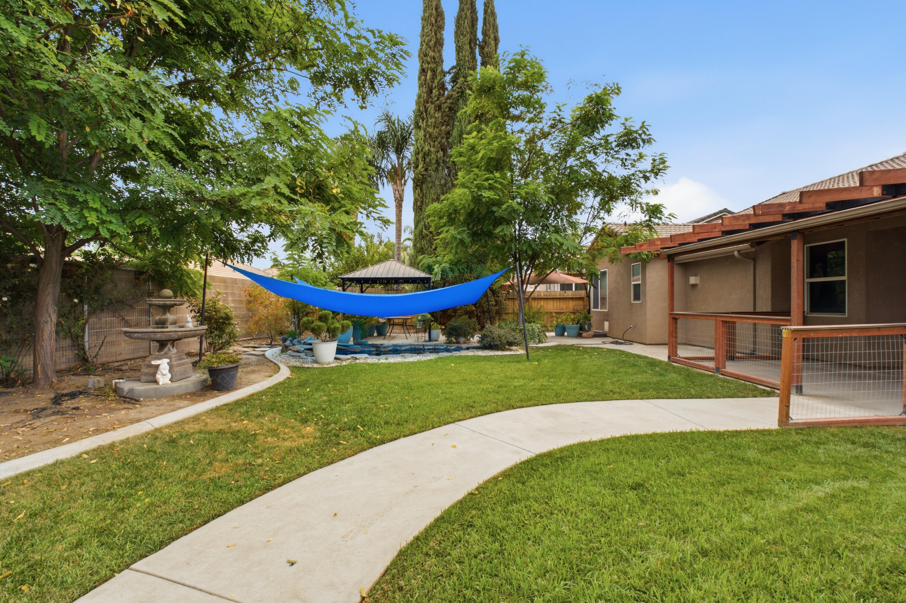 2234 N Carson Ct, Visalia, CA 93291