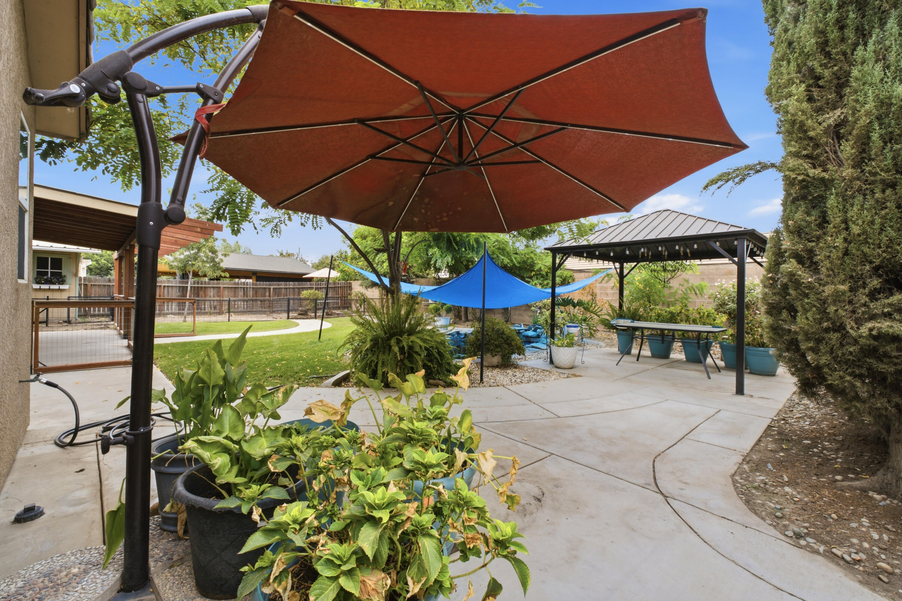 2234 N Carson Ct, Visalia, CA 93291