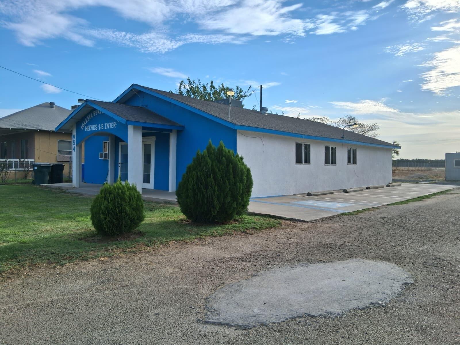 954 Walnut St, Pixley, CA 93256