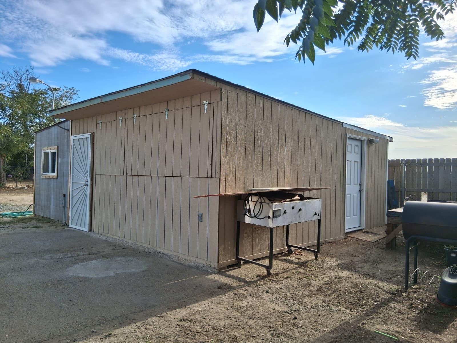 954 Walnut St, Pixley, CA 93256