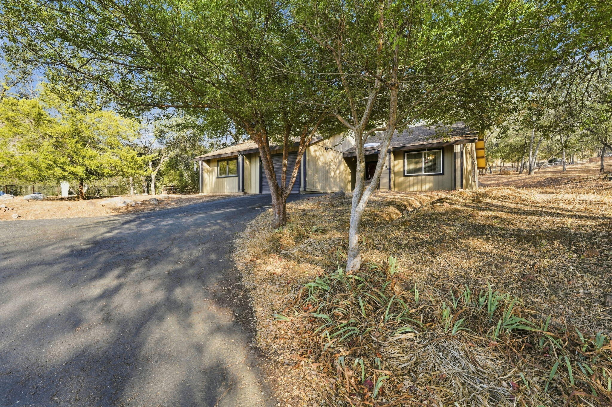 41113 Oak Ridge Dr #A, Three Rivers, CA 93271