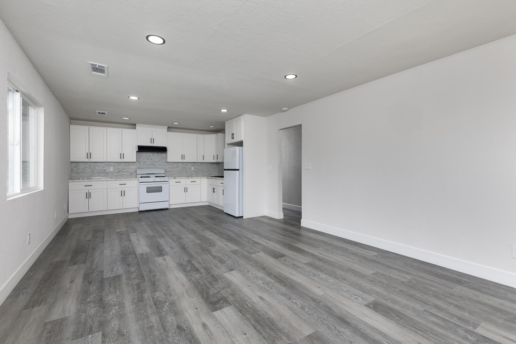 1948 N Encina St, Visalia, CA 93291