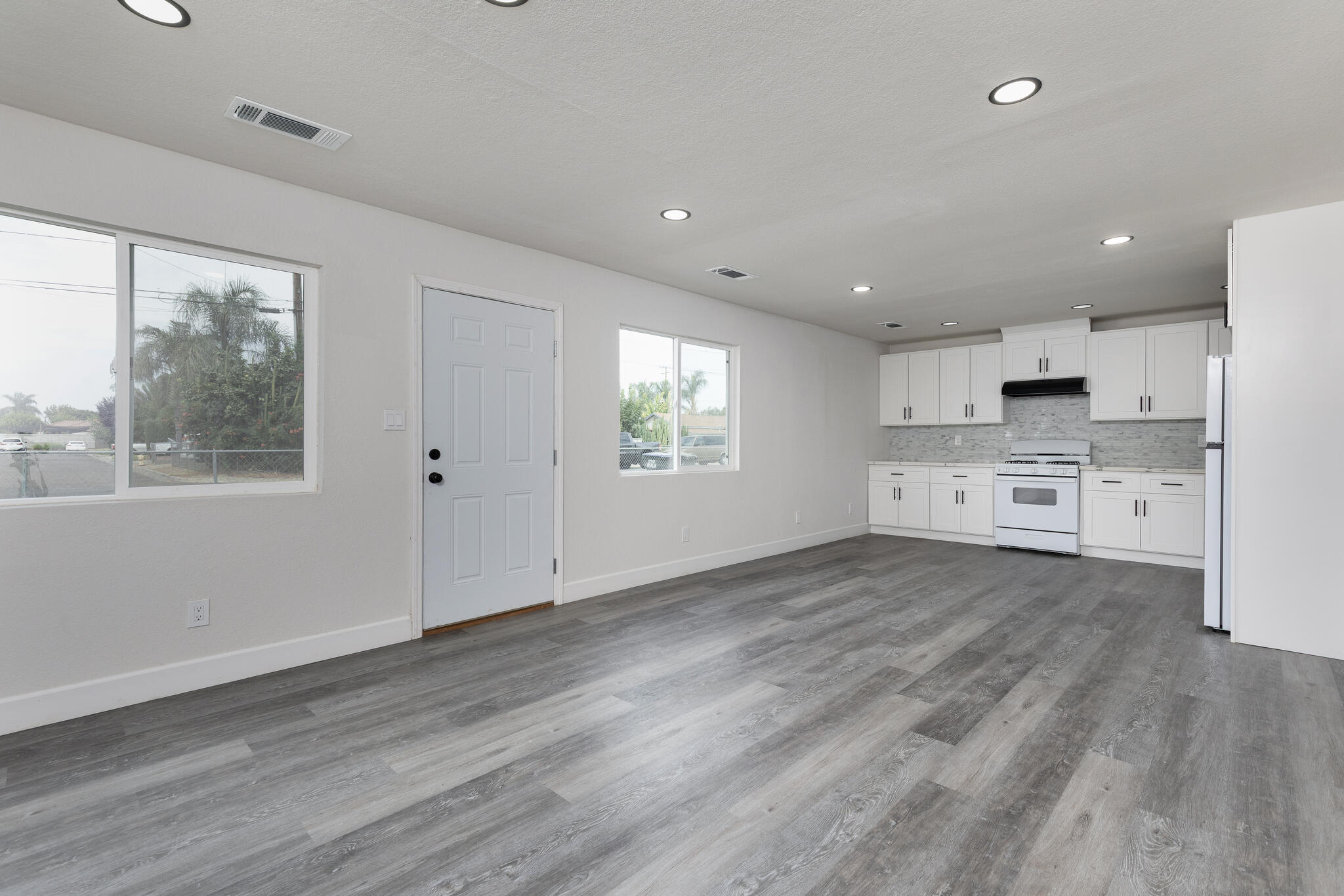 1948 N Encina St, Visalia, CA 93291