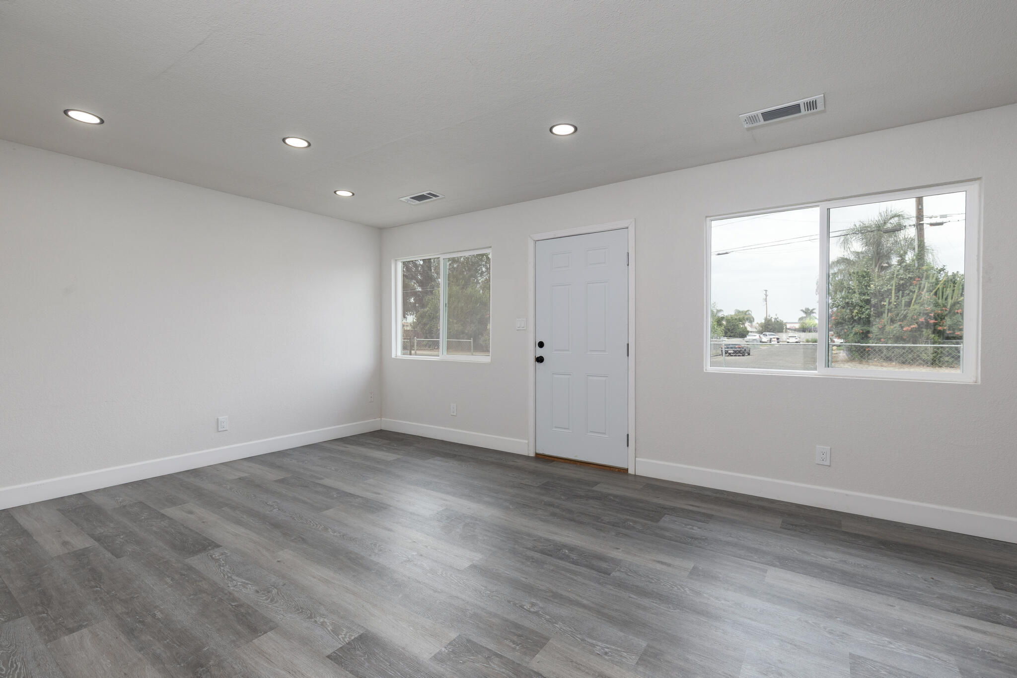 1948 N Encina St, Visalia, CA 93291