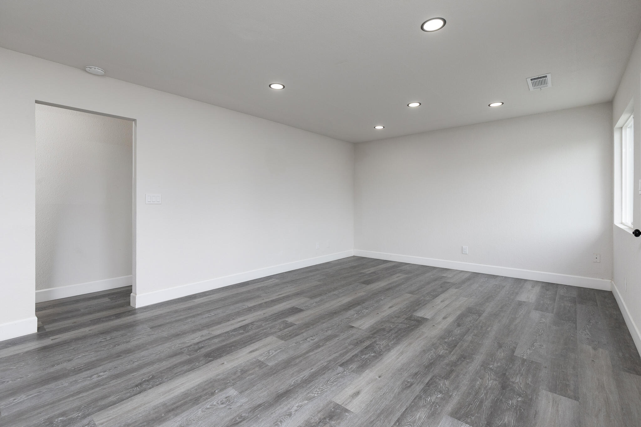 1948 N Encina St, Visalia, CA 93291