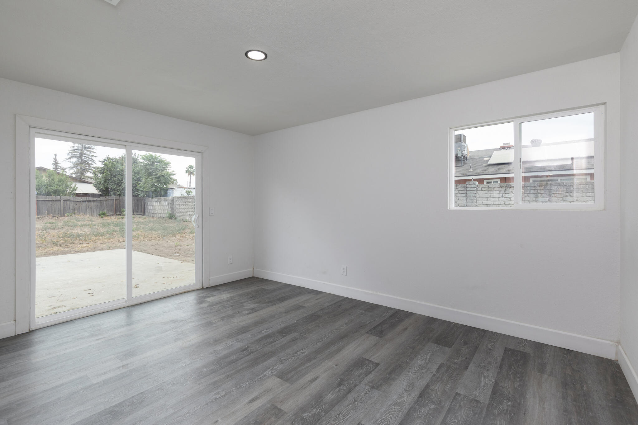 1948 N Encina St, Visalia, CA 93291