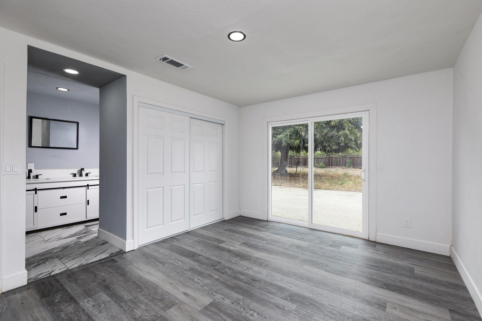 1948 N Encina St, Visalia, CA 93291
