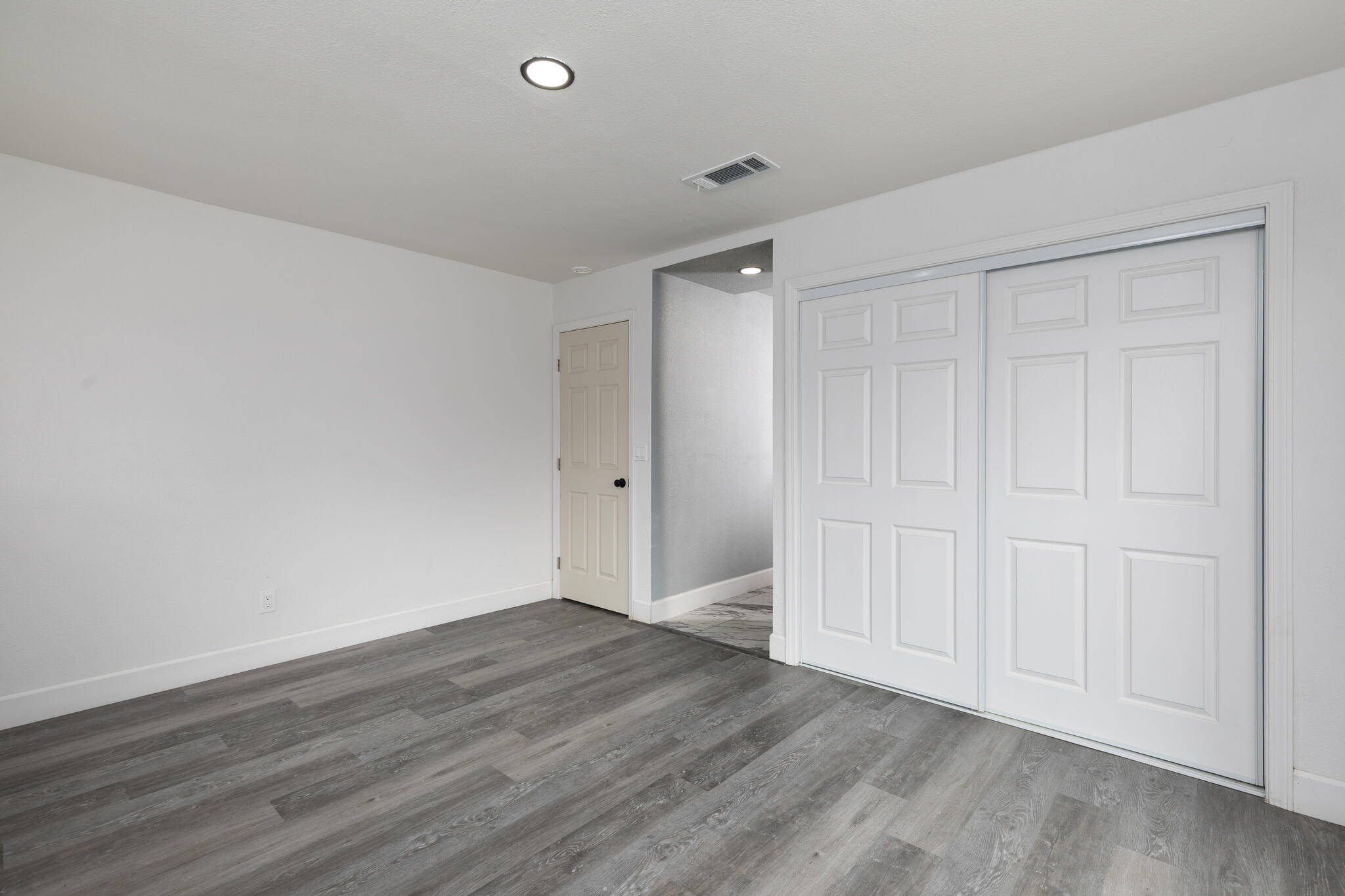 1948 N Encina St, Visalia, CA 93291