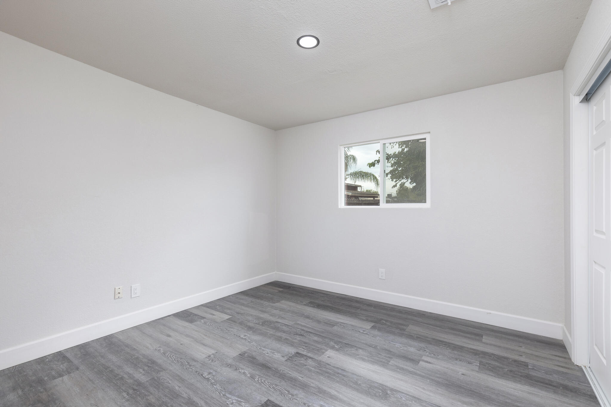 1948 N Encina St, Visalia, CA 93291