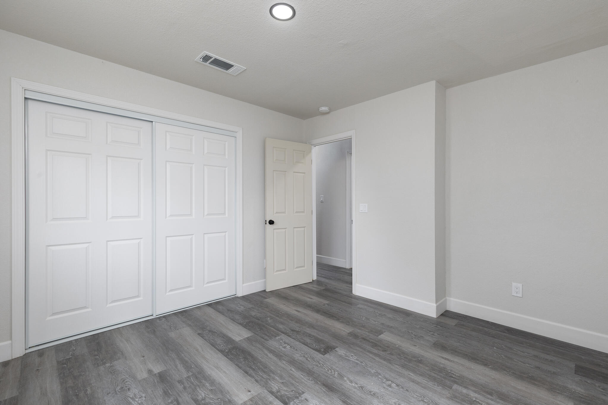 1948 N Encina St, Visalia, CA 93291