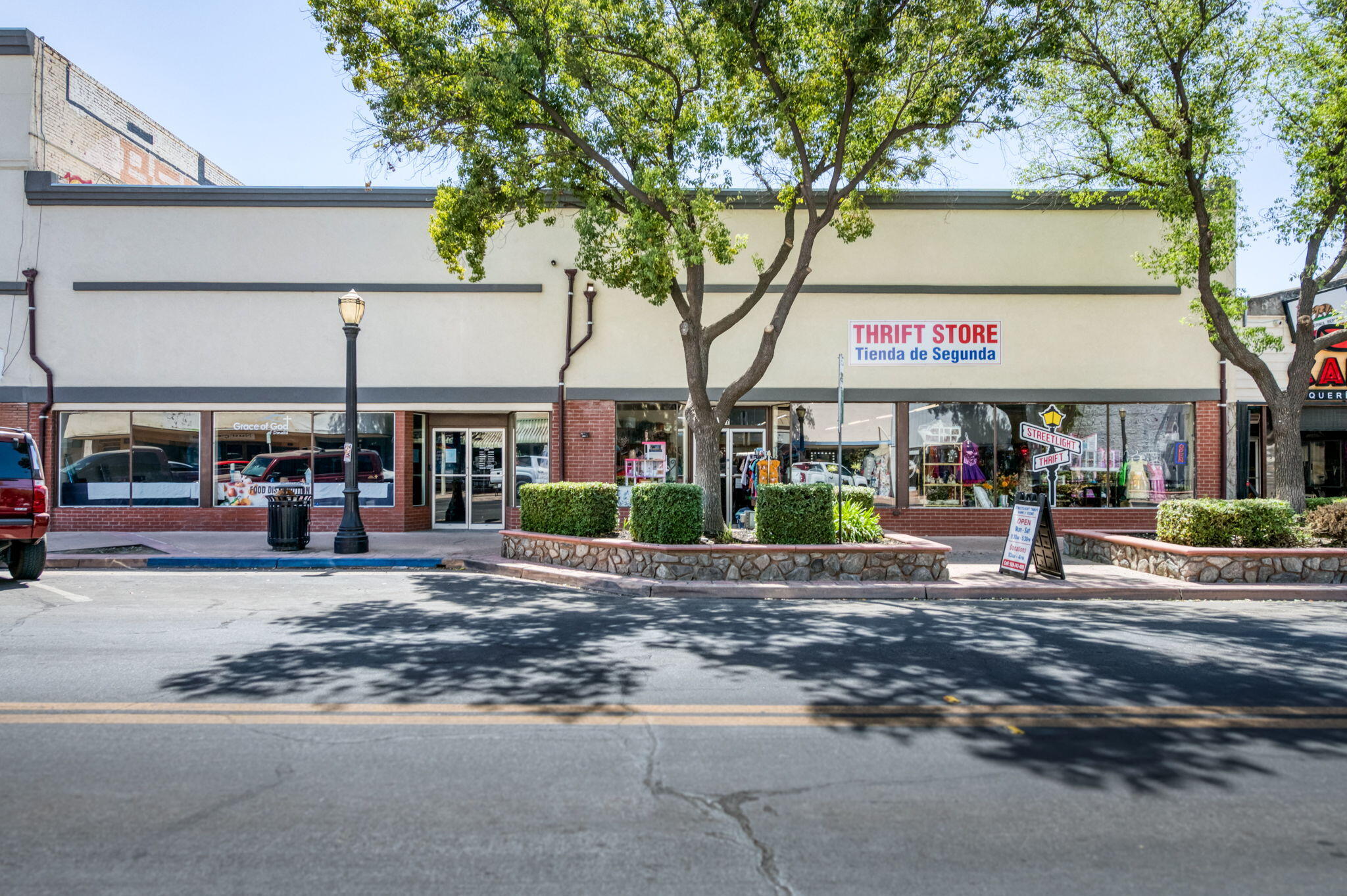 137 N L St, Dinuba, CA 93618