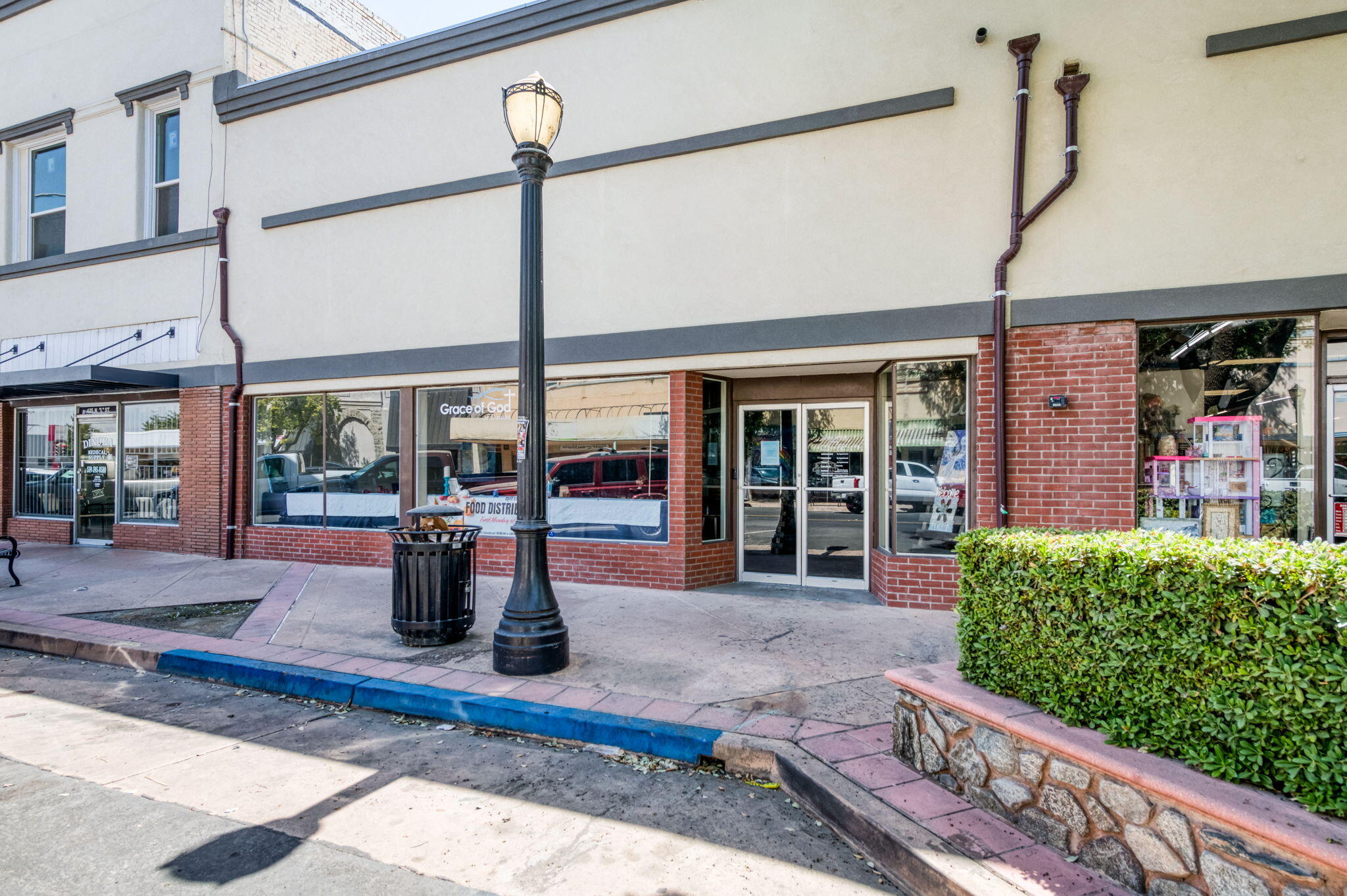 137 N L St, Dinuba, CA 93618