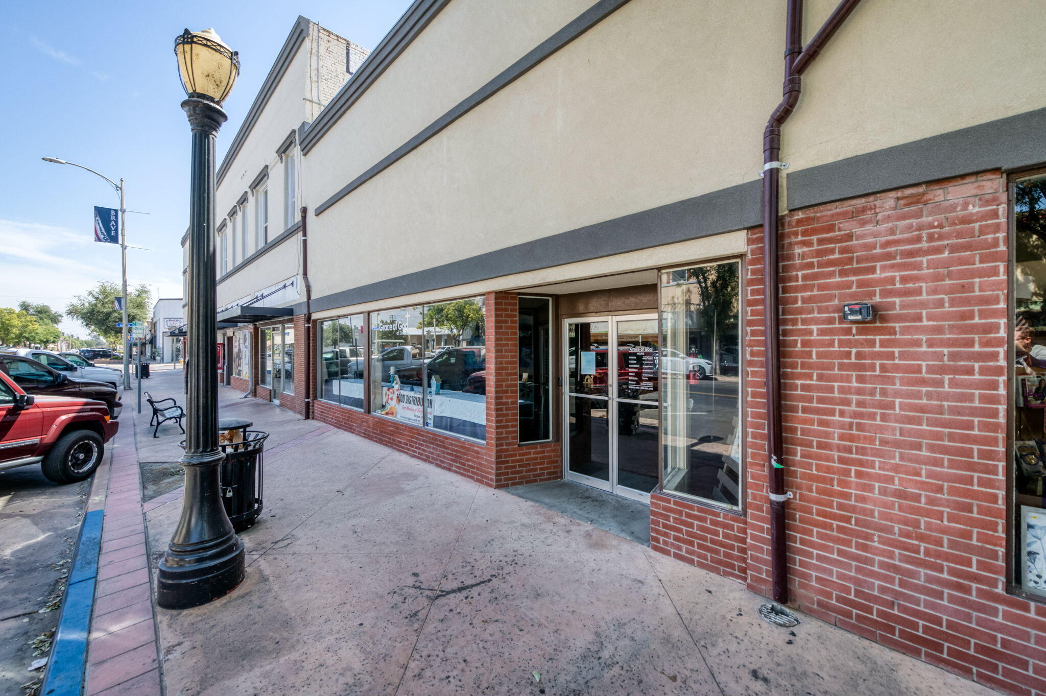 137 N L St, Dinuba, CA 93618