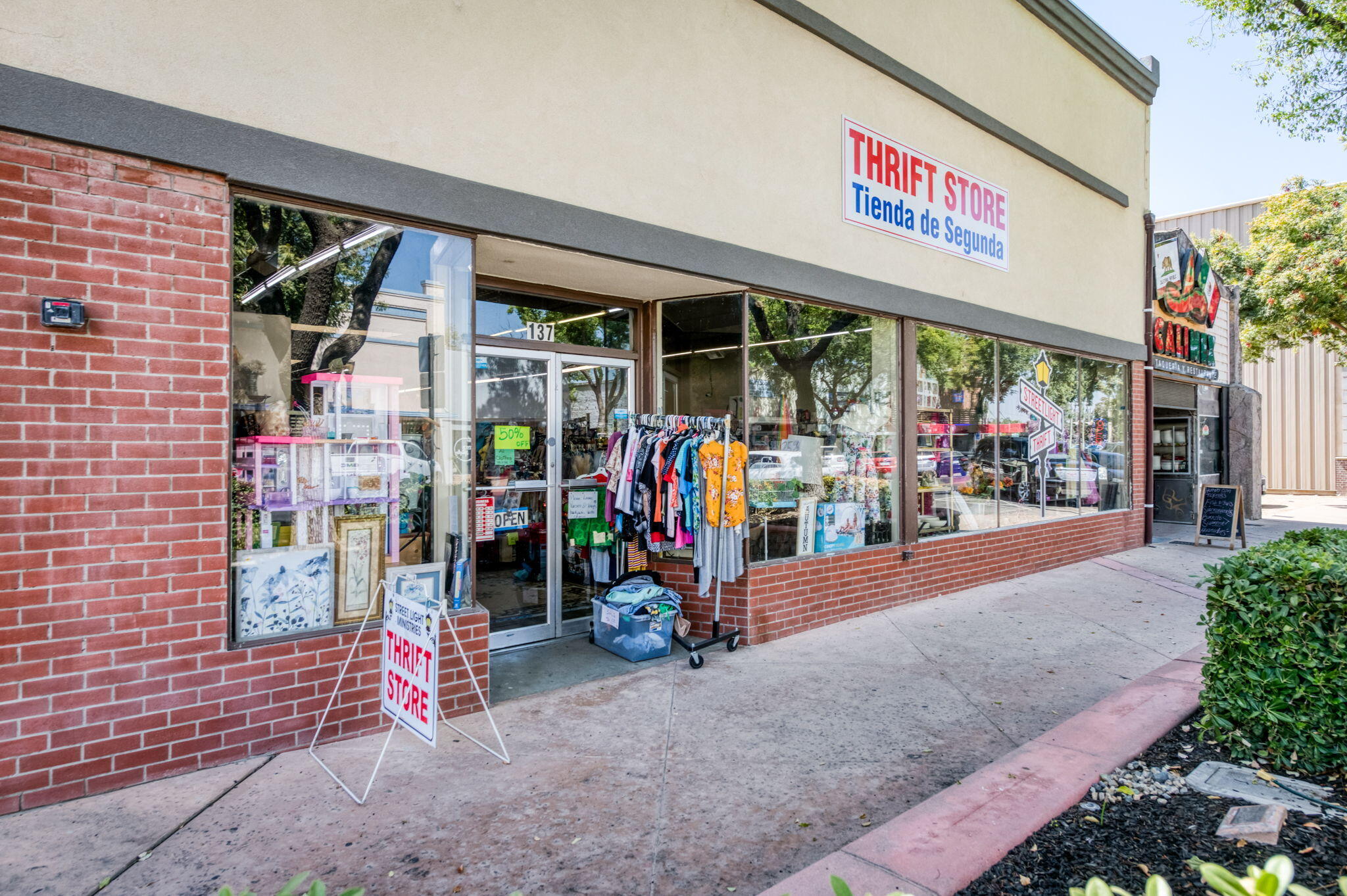 137 N L St, Dinuba, CA 93618