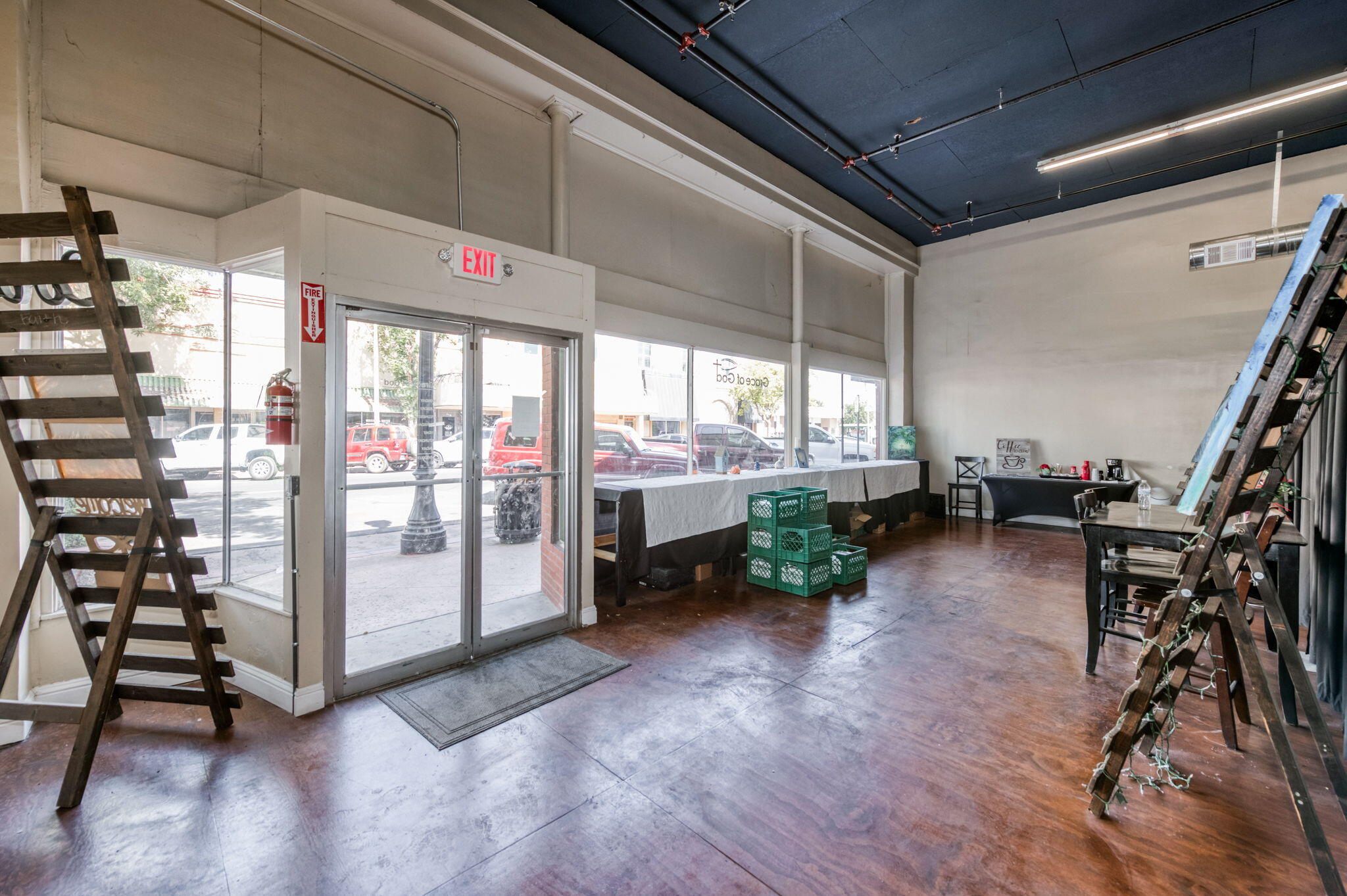 137 N L St, Dinuba, CA 93618