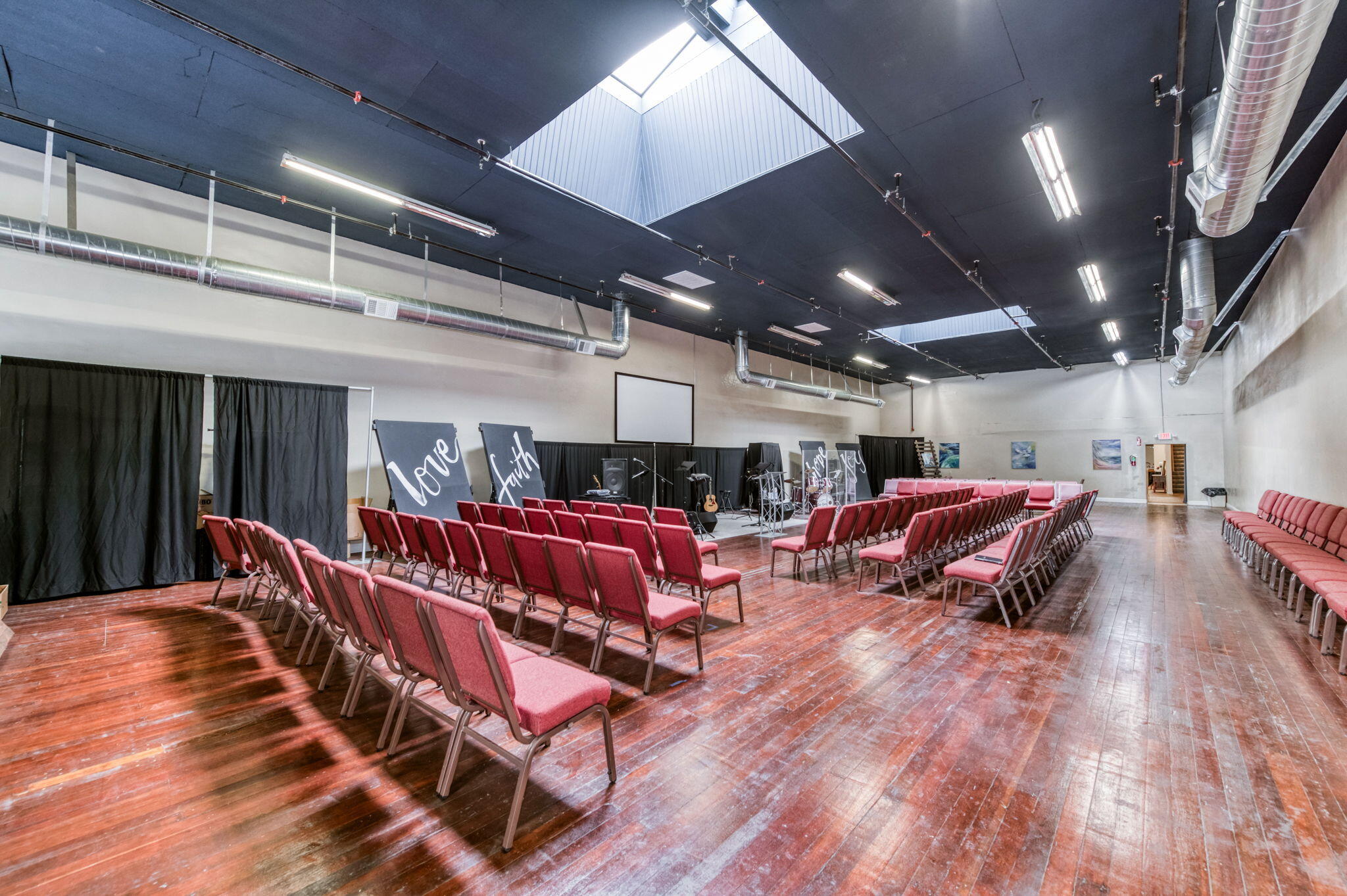 137 N L St, Dinuba, CA 93618