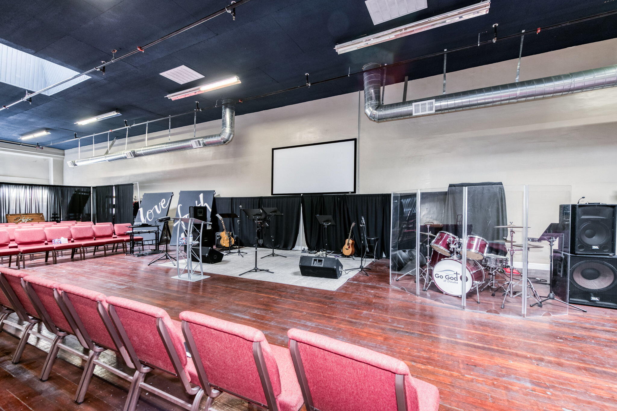 137 N L St, Dinuba, CA 93618