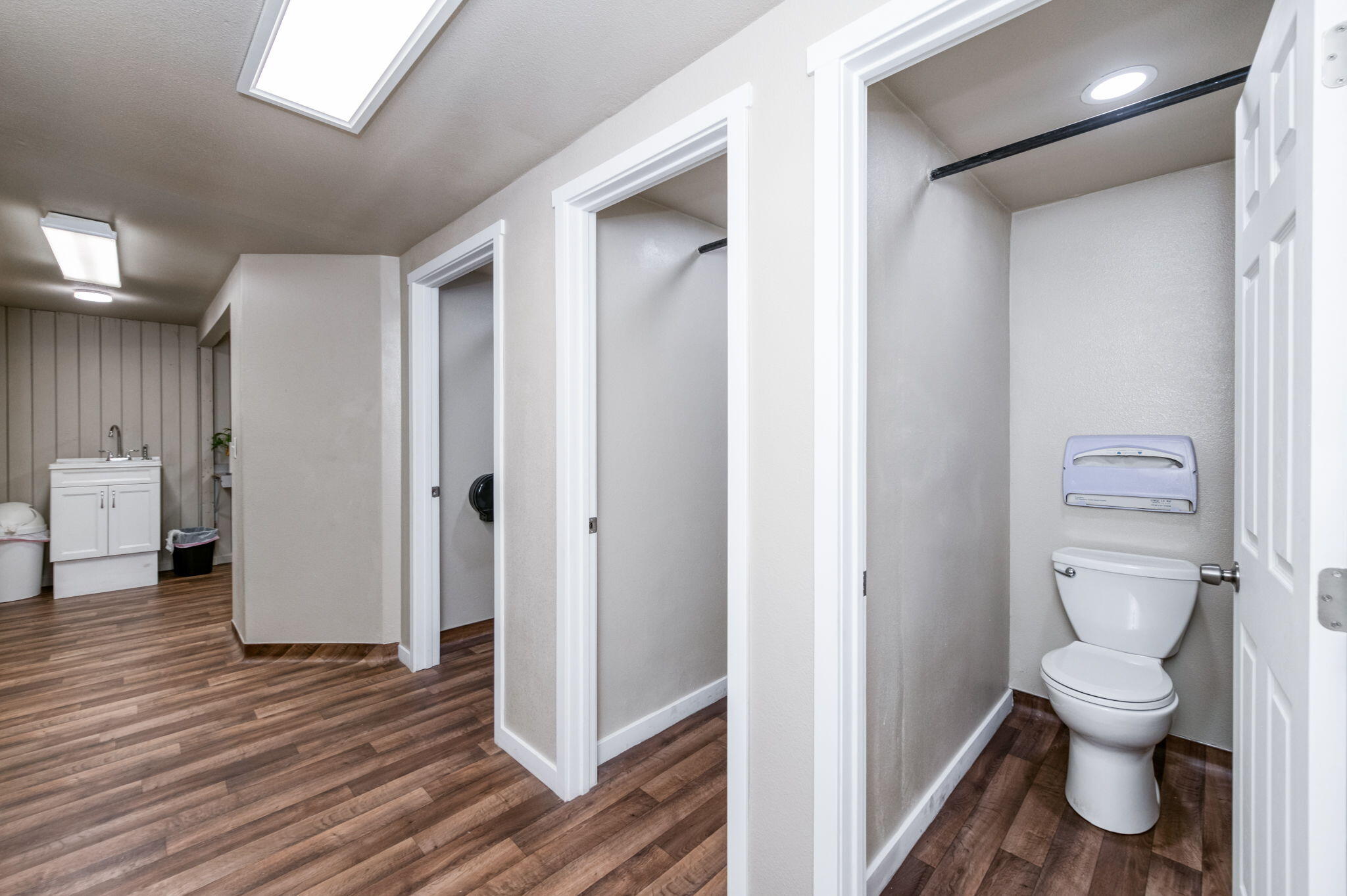137 N L St, Dinuba, CA 93618