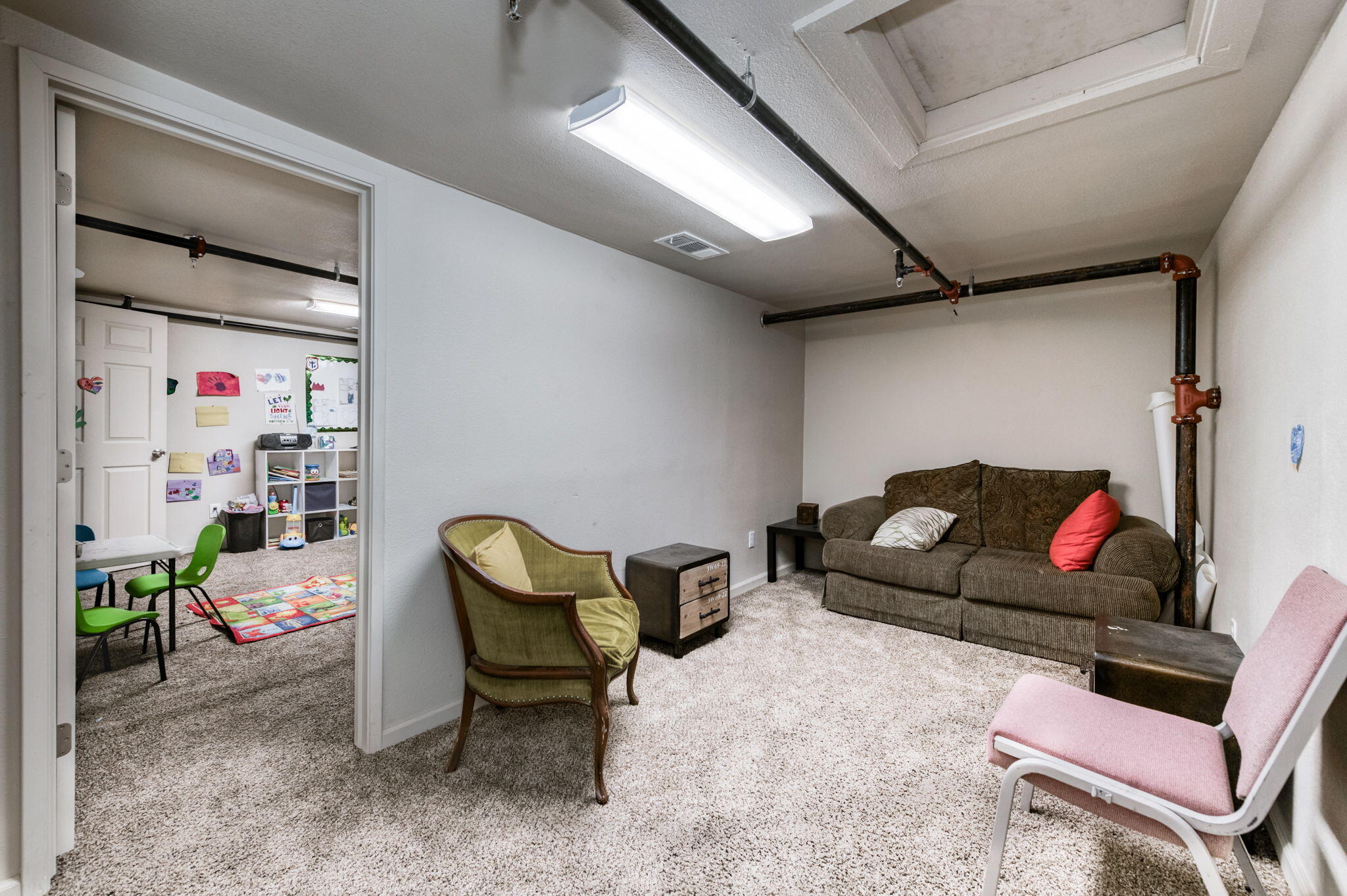 137 N L St, Dinuba, CA 93618
