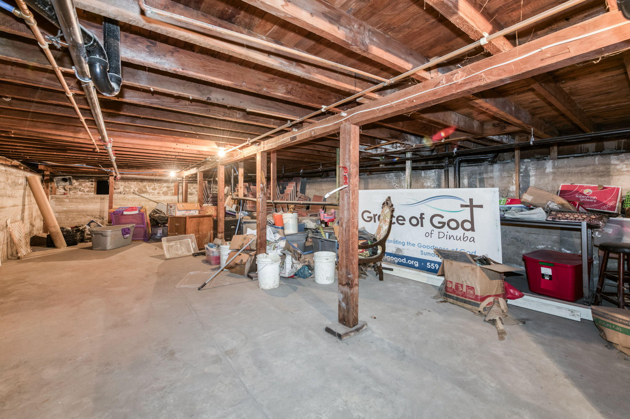 137 N L St, Dinuba, CA 93618