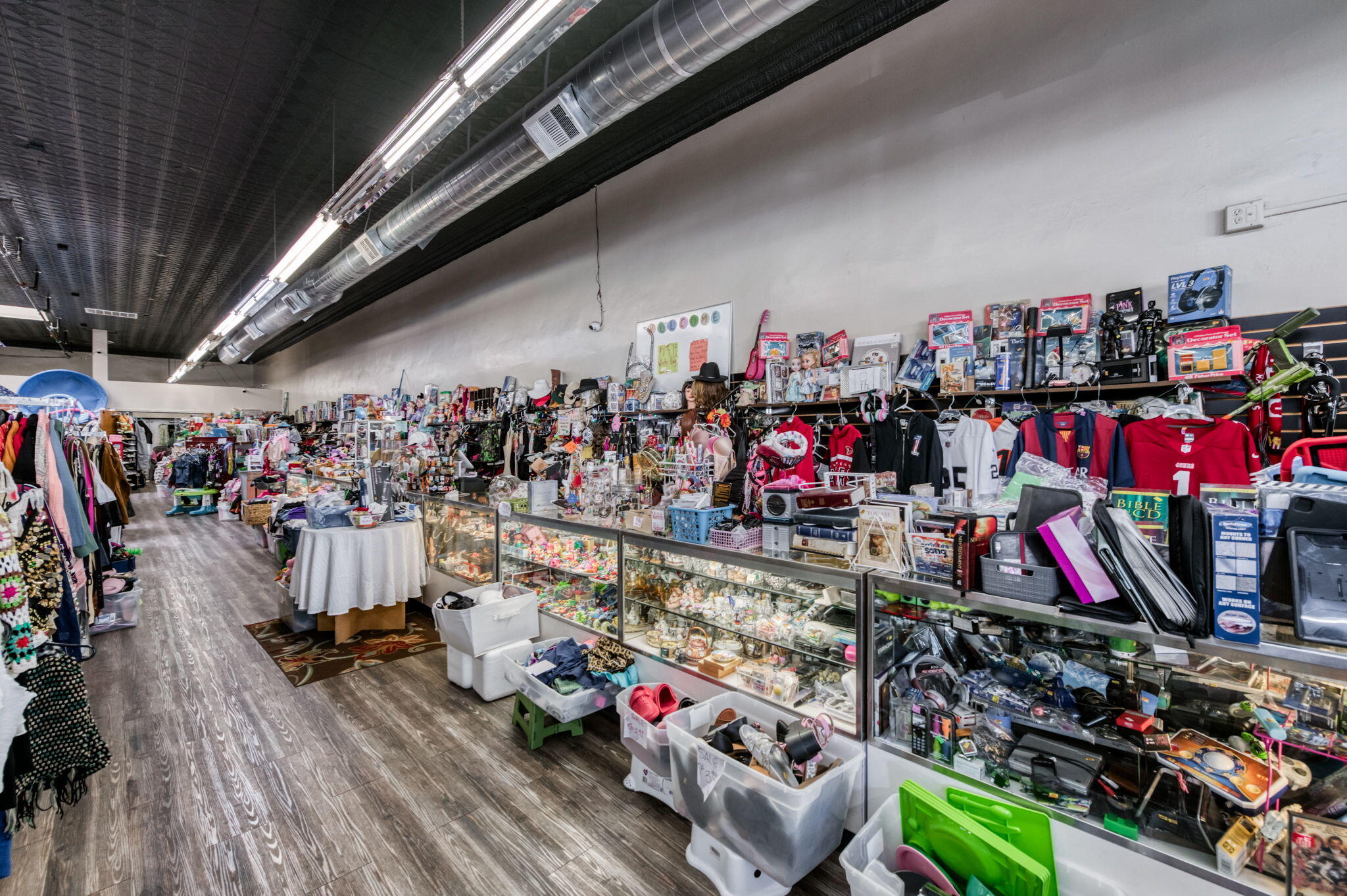 137 N L St, Dinuba, CA 93618