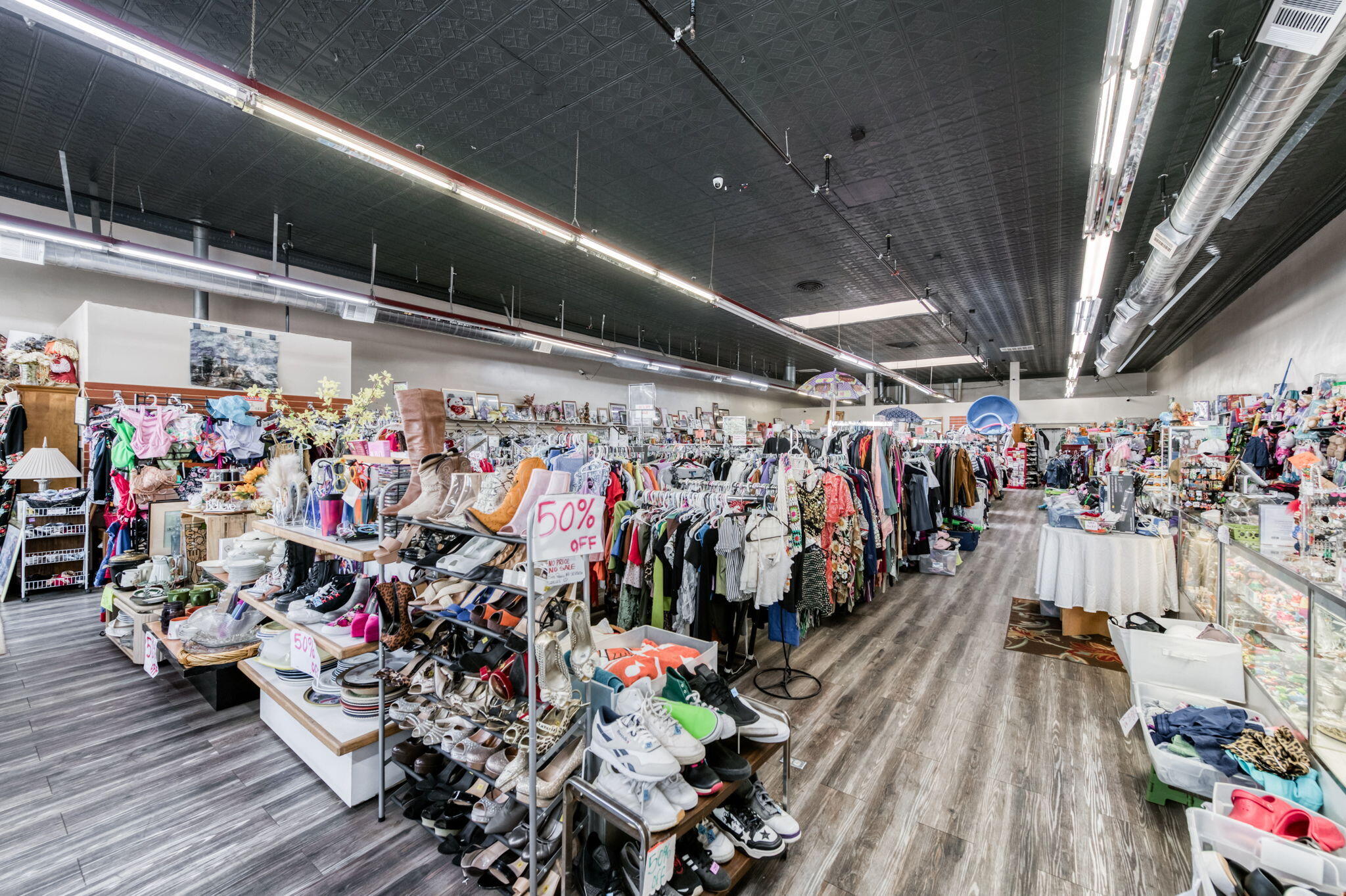 137 N L St, Dinuba, CA 93618