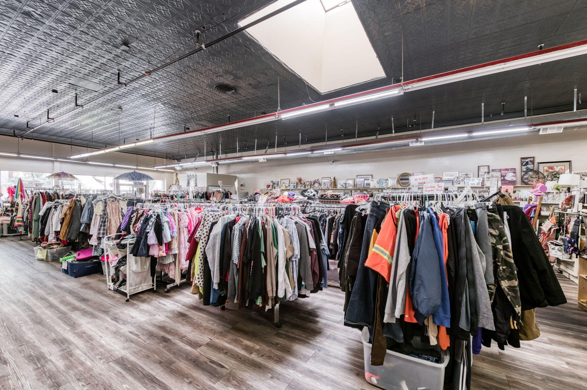 137 N L St, Dinuba, CA 93618